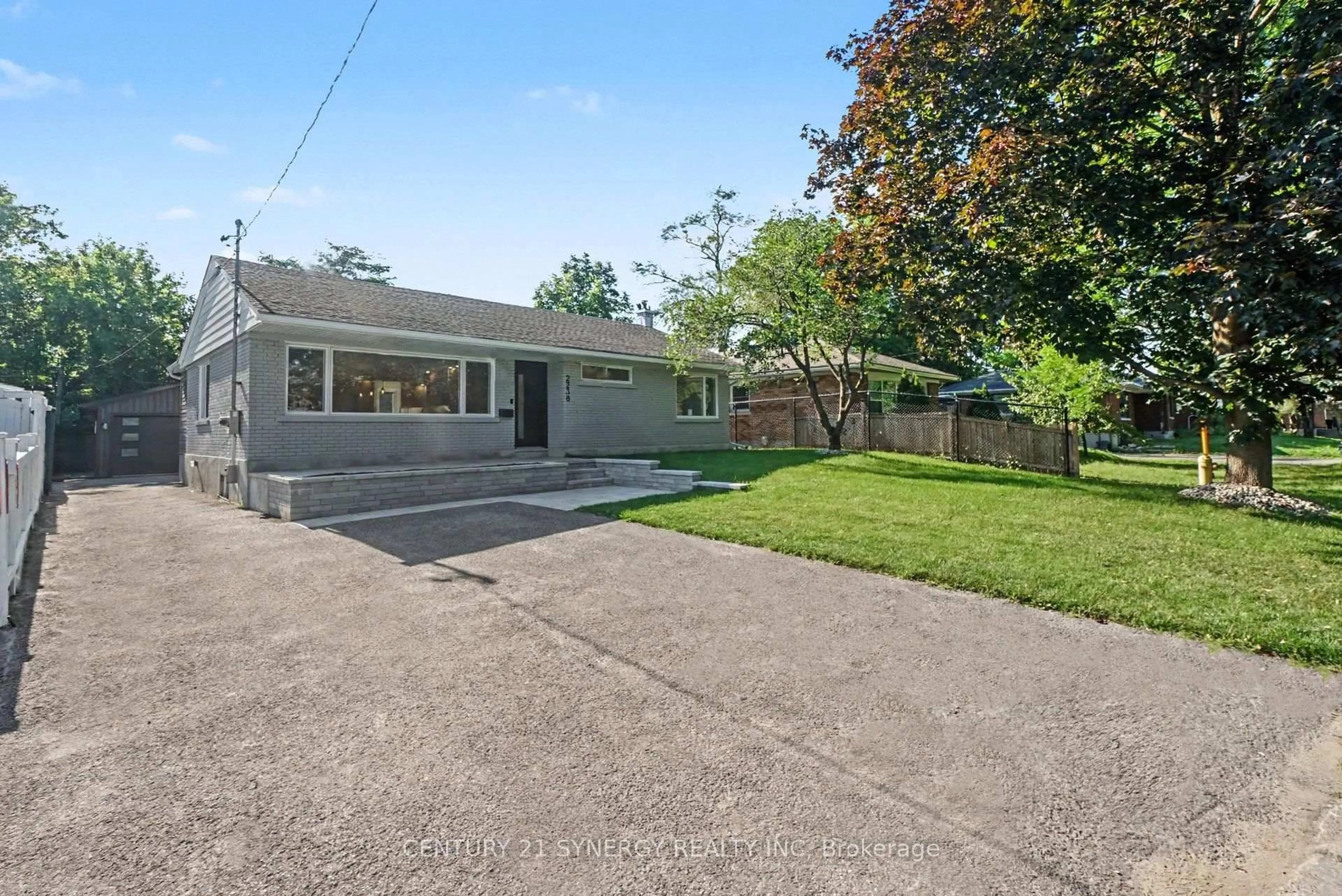 A pic from outside/outdoor area/front of a property/back of a property/a pic from drone, street for 2238 Utah St, Ottawa Ontario K1H 7W8