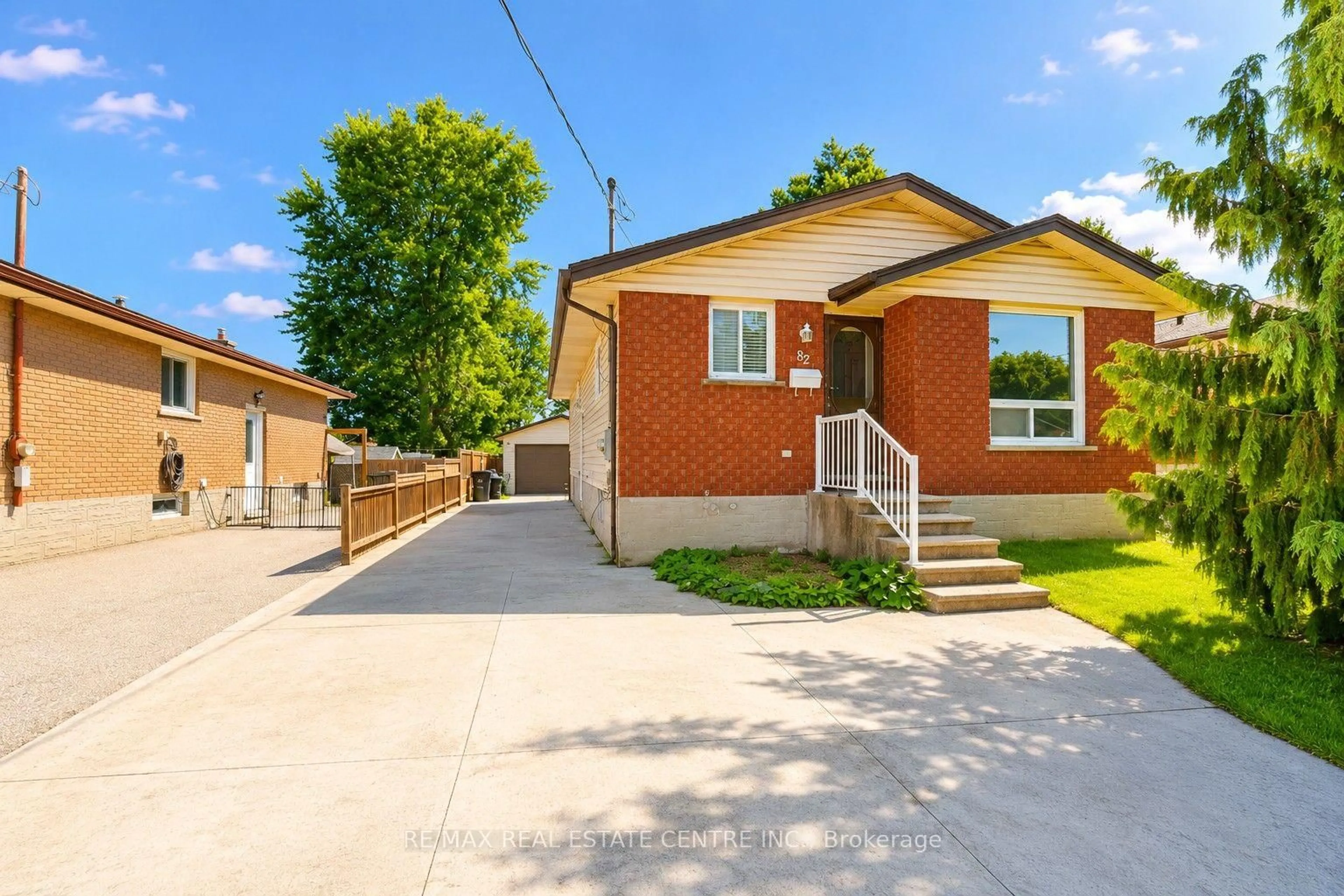 Home with brick exterior material, street for 82 Elmwood Ave, Cambridge Ontario N1R 4Y4