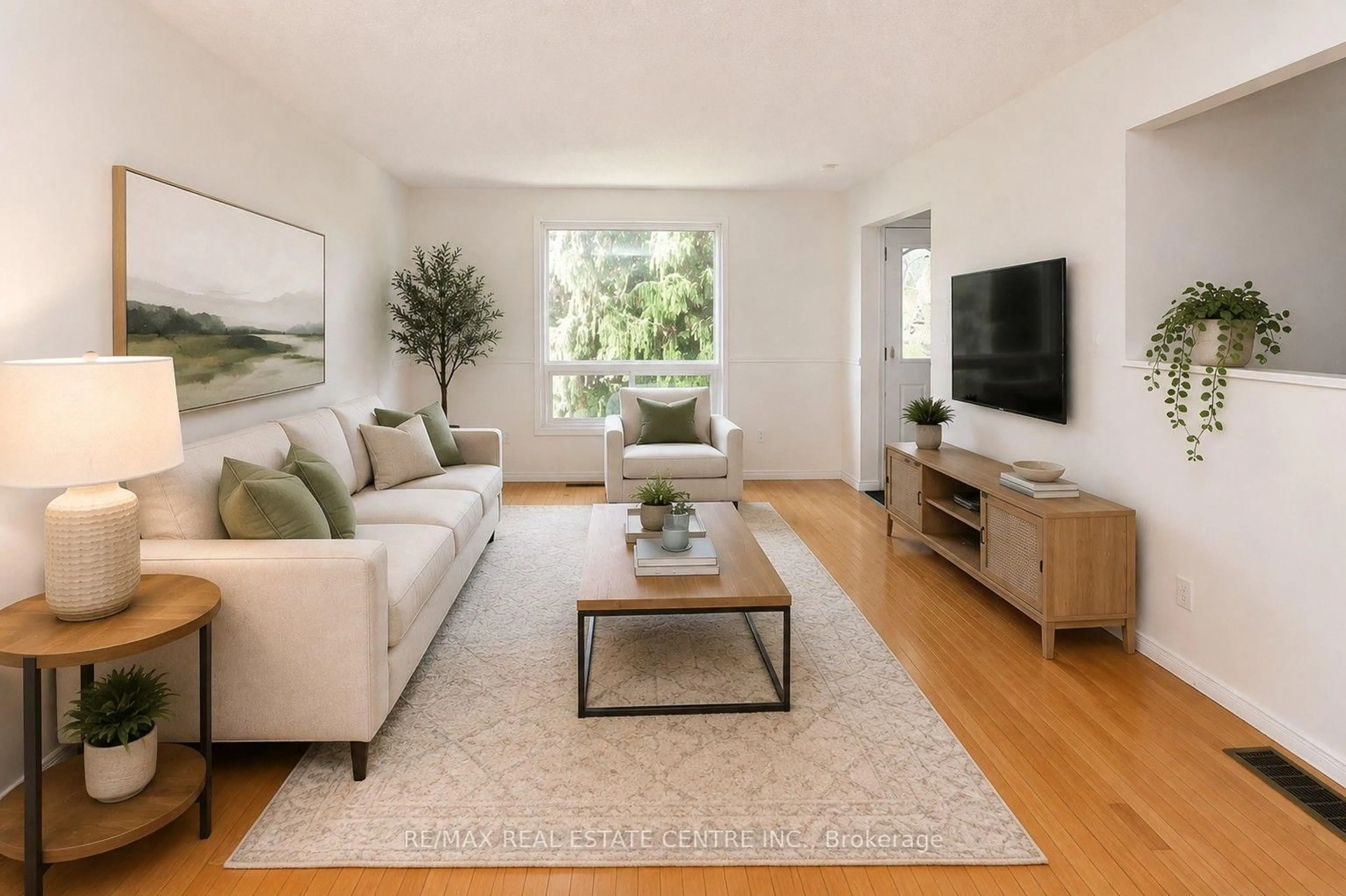 Living room with furniture, unknown for 82 Elmwood Ave, Cambridge Ontario N1R 4Y4