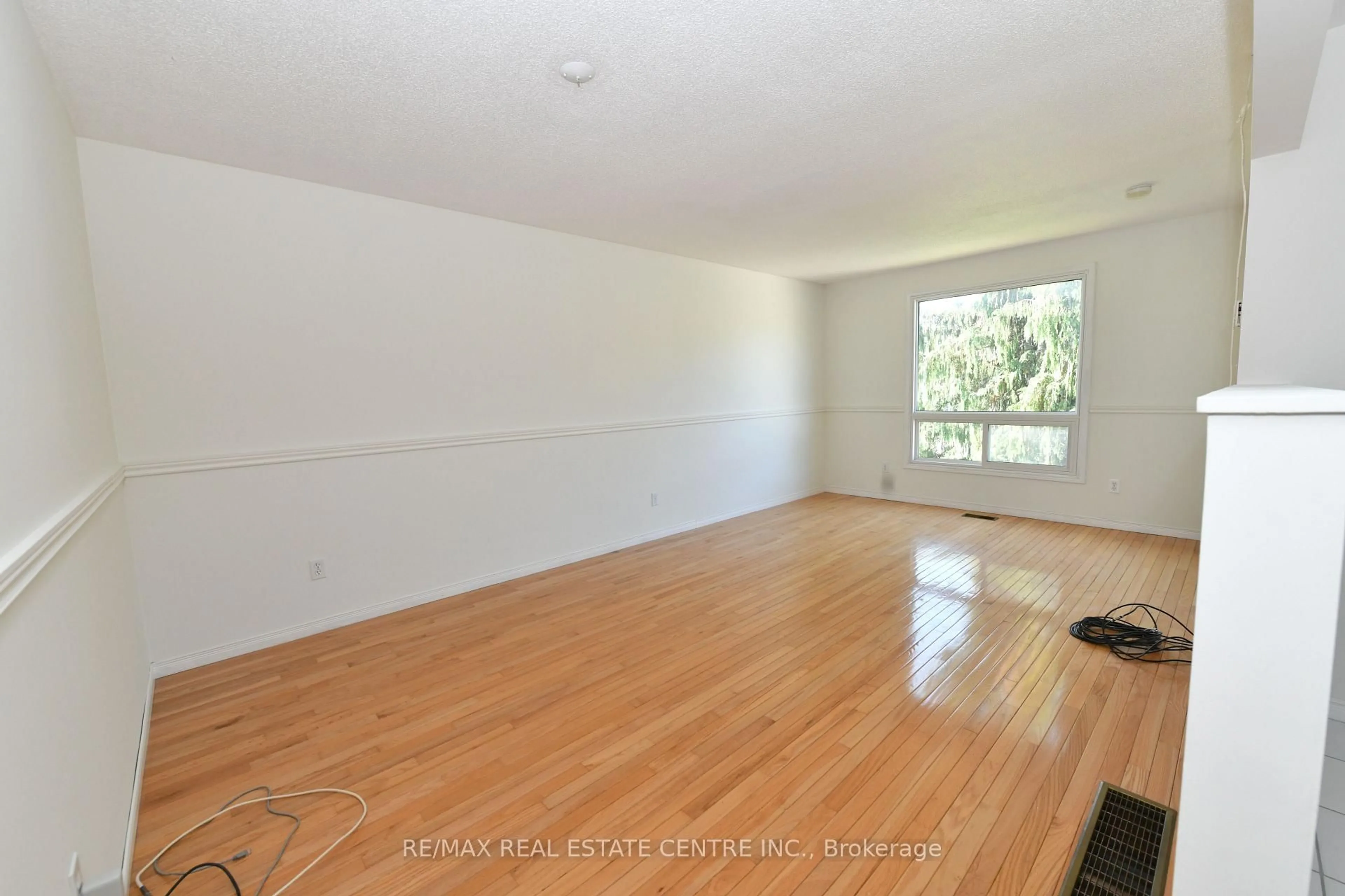 A pic of a room for 82 Elmwood Ave, Cambridge Ontario N1R 4Y4