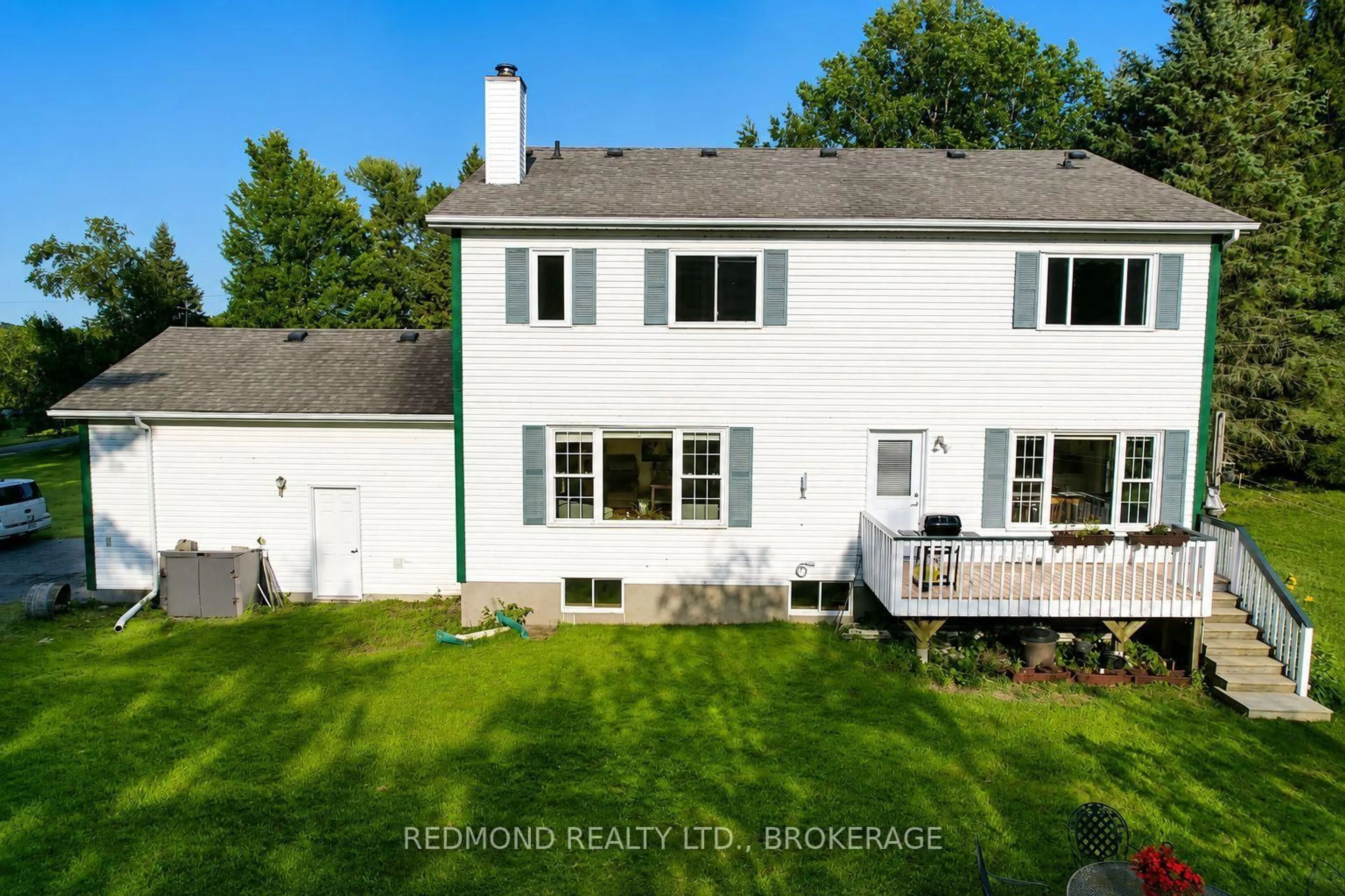 A pic from outside/outdoor area/front of a property/back of a property/a pic from drone, unknown for 229 Howe Island Ferry Rd, Gananoque Ontario K7G 2V5
