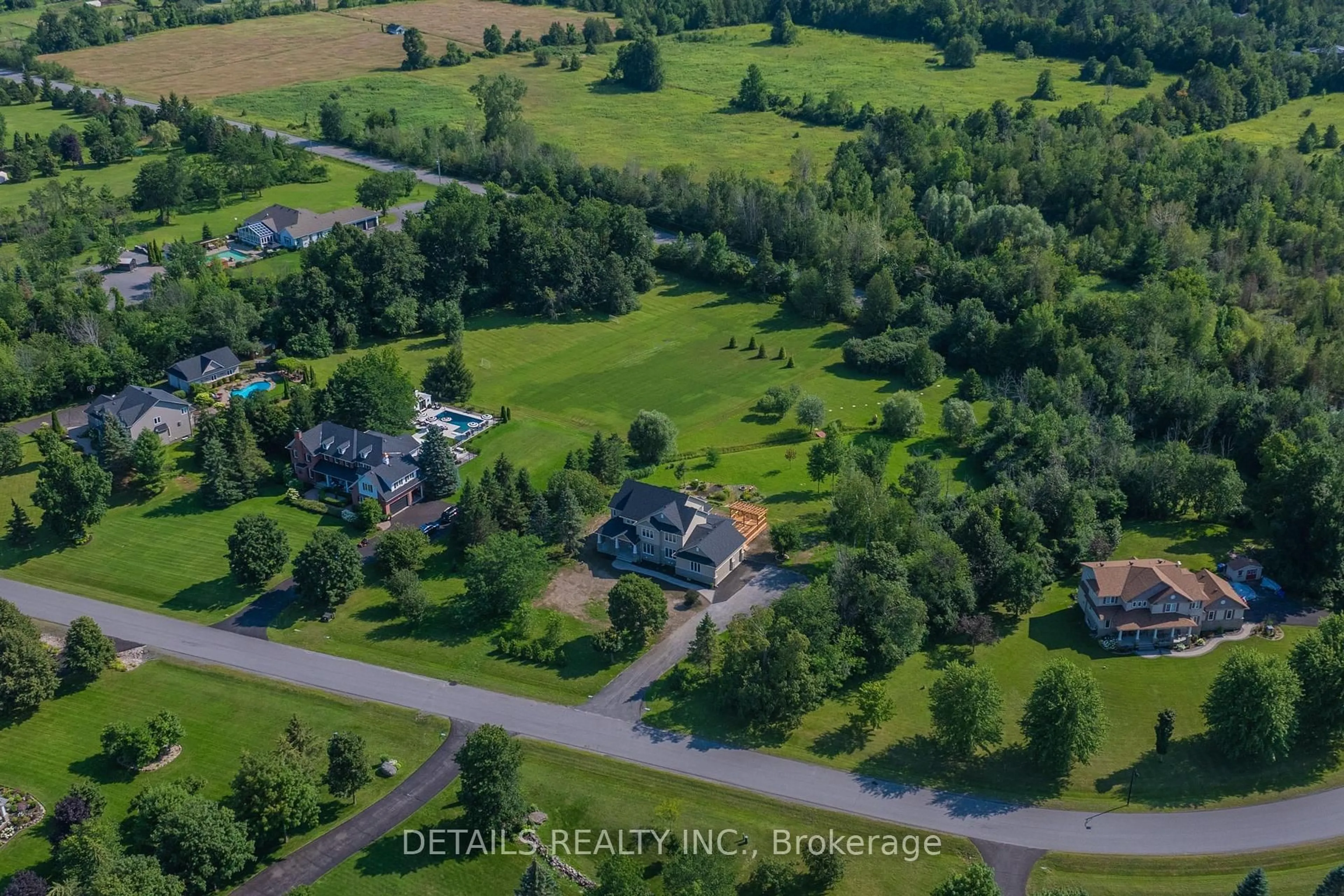 A pic from outside/outdoor area/front of a property/back of a property/a pic from drone, unknown for 28 Ridingview Cres, Ottawa Ontario K2S 1W3