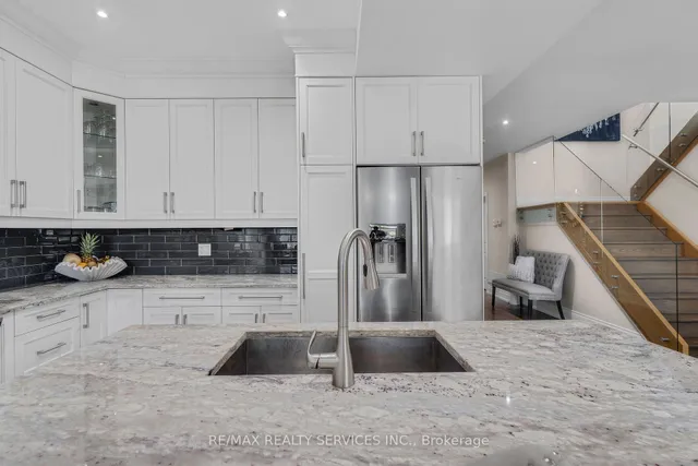 958 Beach Blvd, Hamilton 5