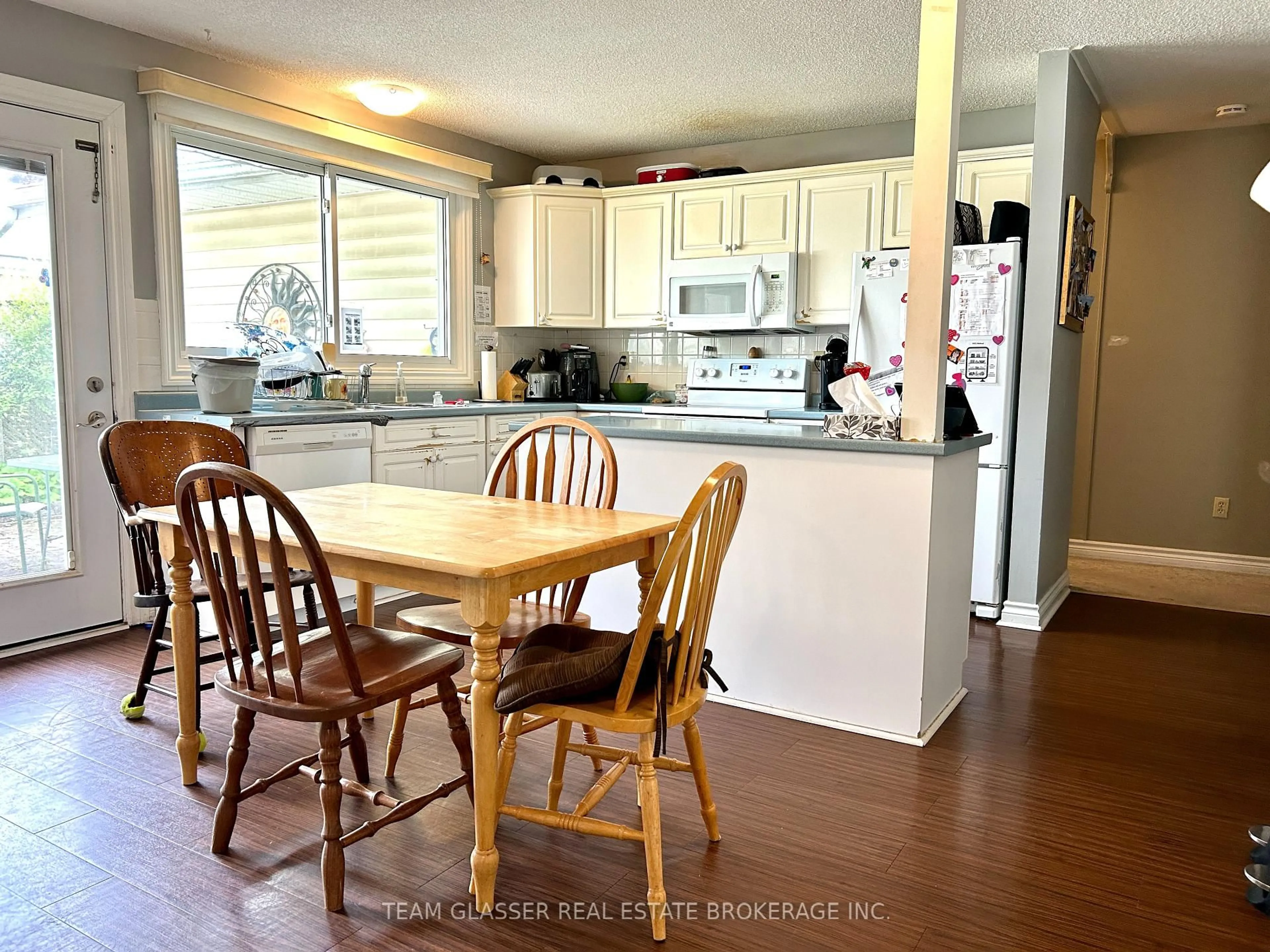 Open concept kitchen, wood/laminate floor for 274 BLACKACRES Blvd, London North Ontario N6G 2V2