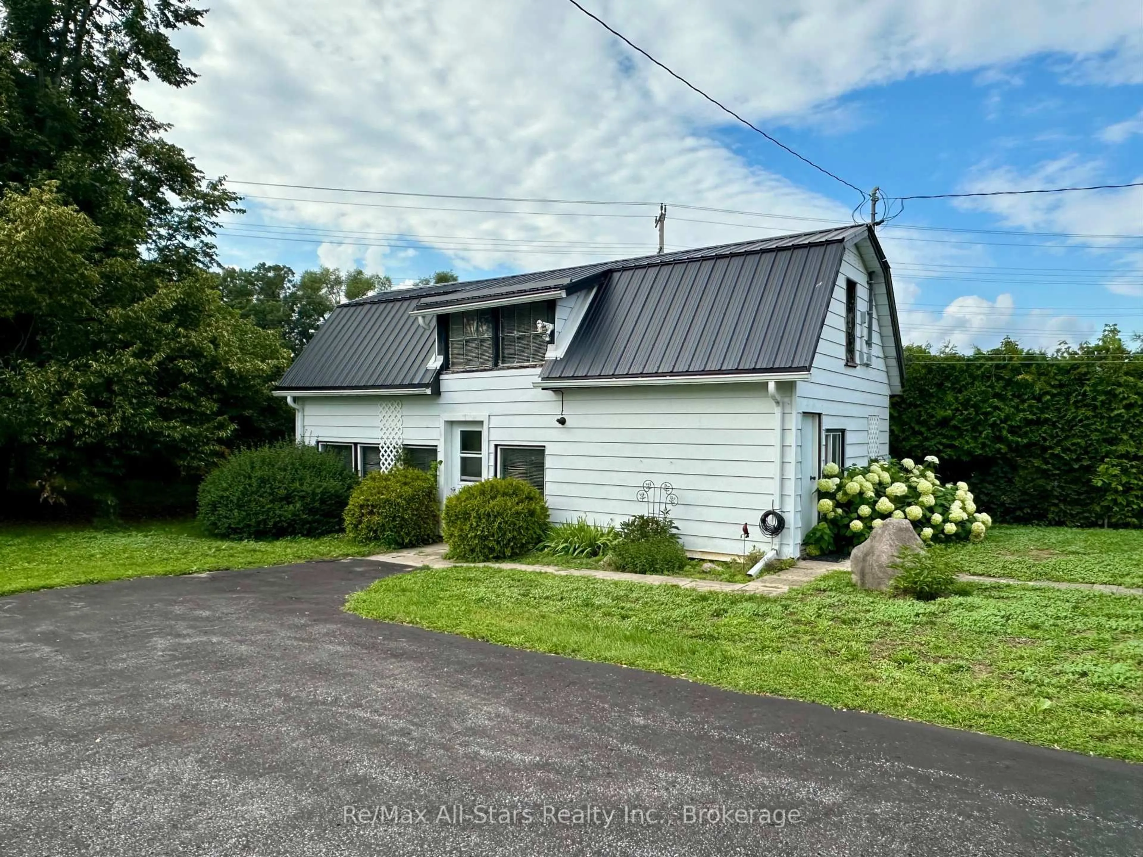 A pic from outside/outdoor area/front of a property/back of a property/a pic from drone, street for 12 North St, Kawartha Lakes Ontario K0M 1N0