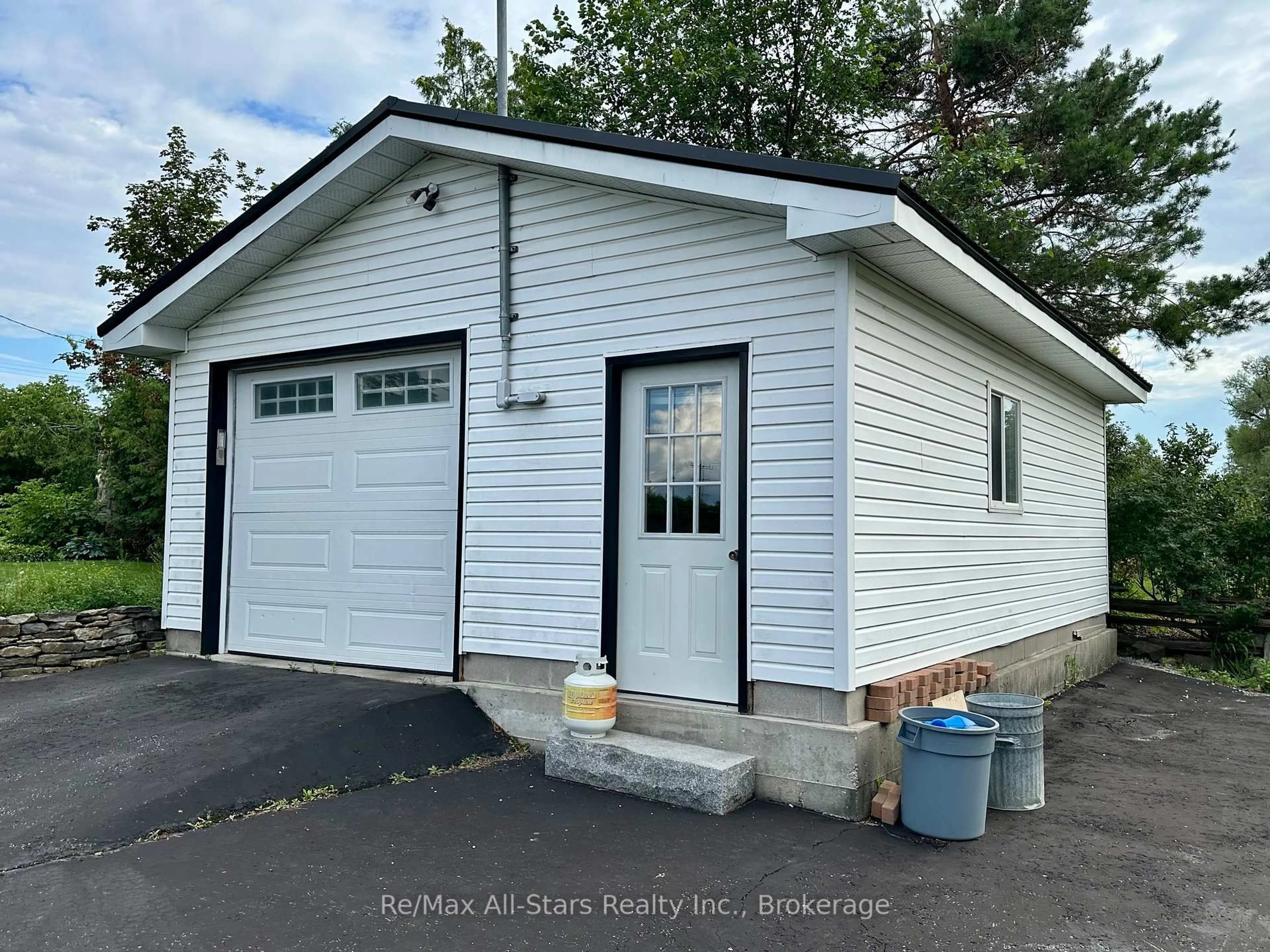 Indoor garage for 12 North St, Kawartha Lakes Ontario K0M 1N0