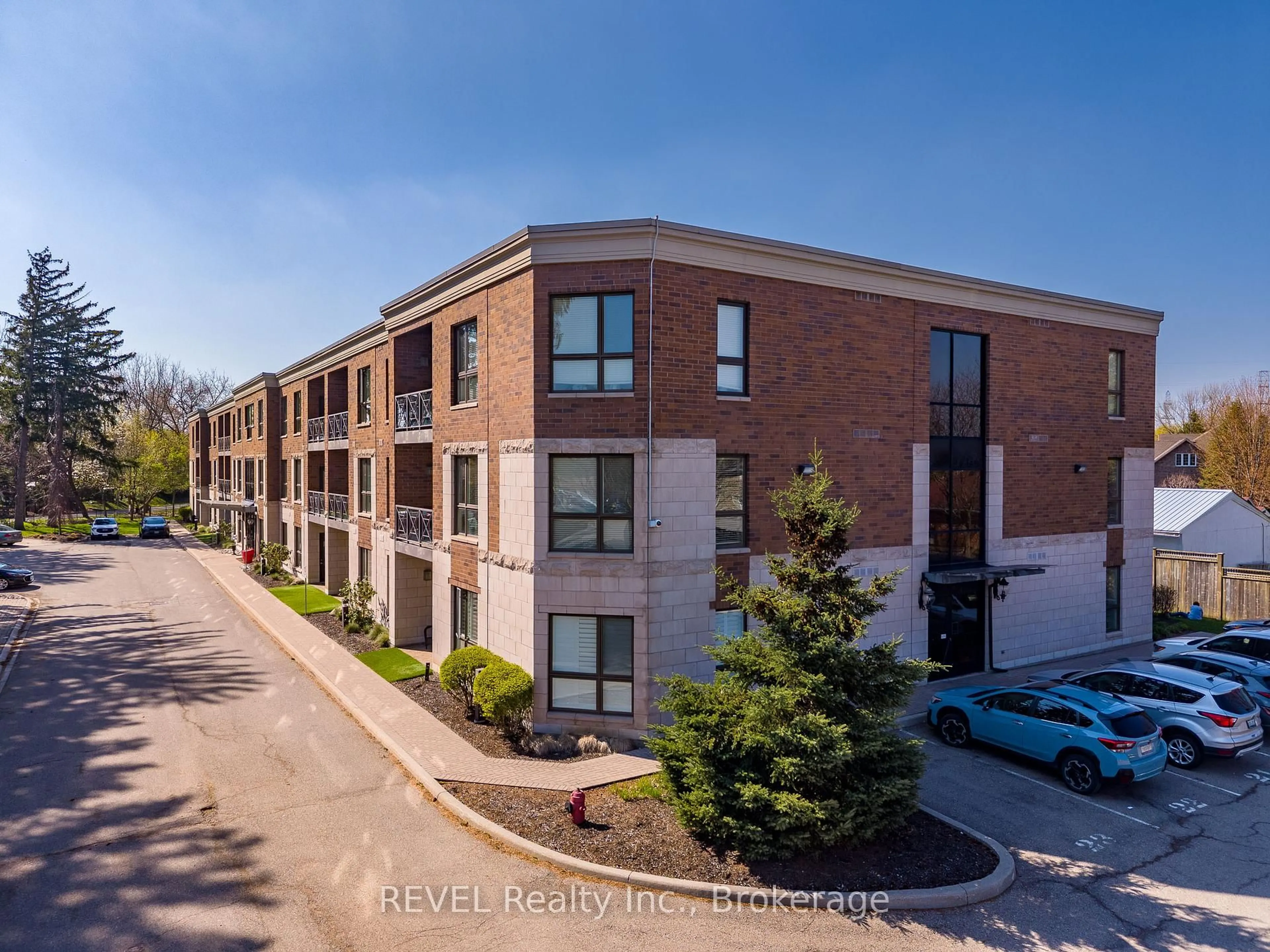 A pic from outside/outdoor area/front of a property/back of a property/a pic from drone, building for 2799 St. Paul Ave #212, Niagara Falls Ontario L2J 2L3