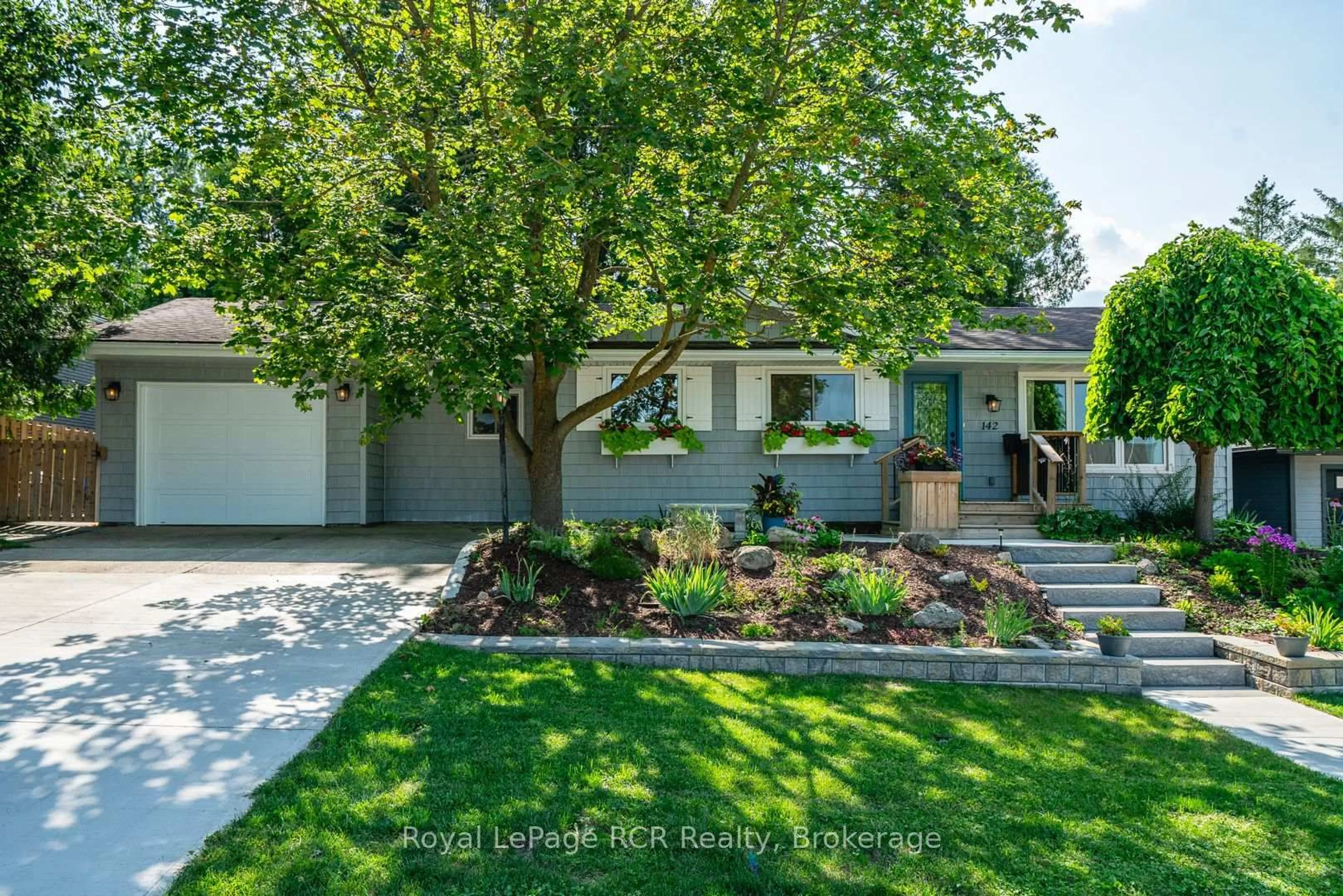 A pic from outside/outdoor area/front of a property/back of a property/a pic from drone, street for 142 12th Ave, Hanover Ontario N4N 2S7