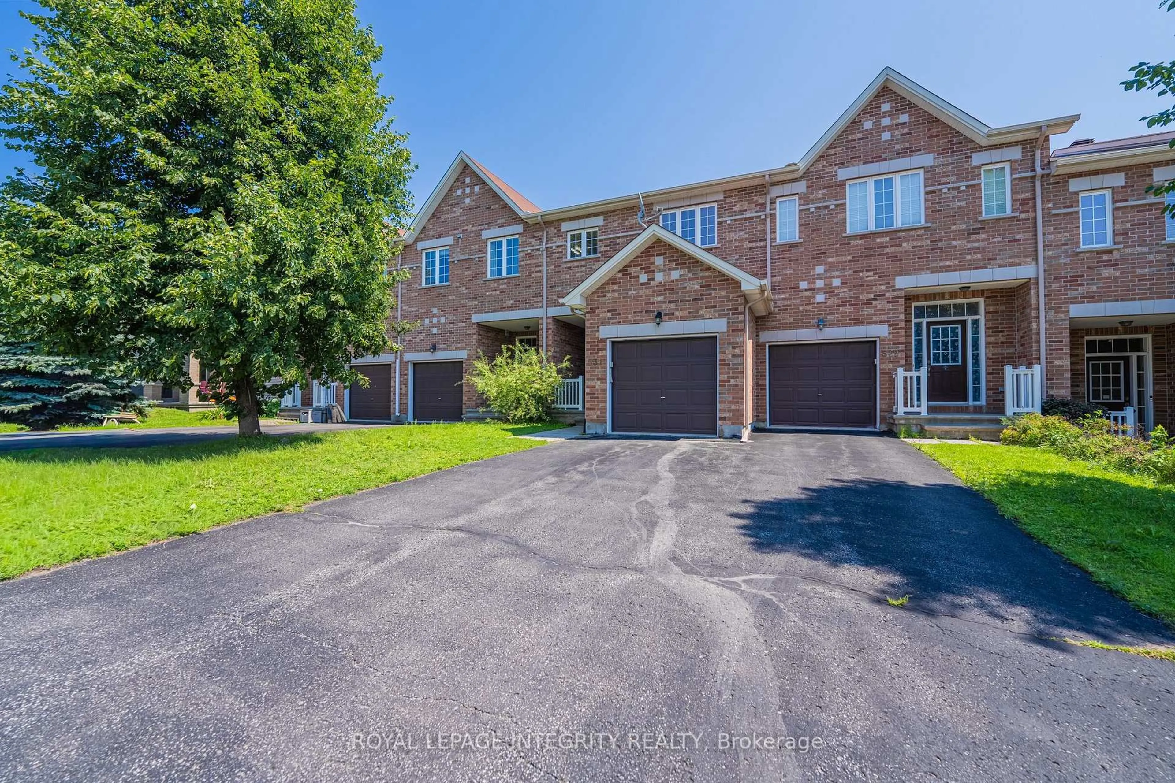A pic from outside/outdoor area/front of a property/back of a property/a pic from drone, street for 531 REMNOR Ave, Ottawa Ontario K2T 0A4