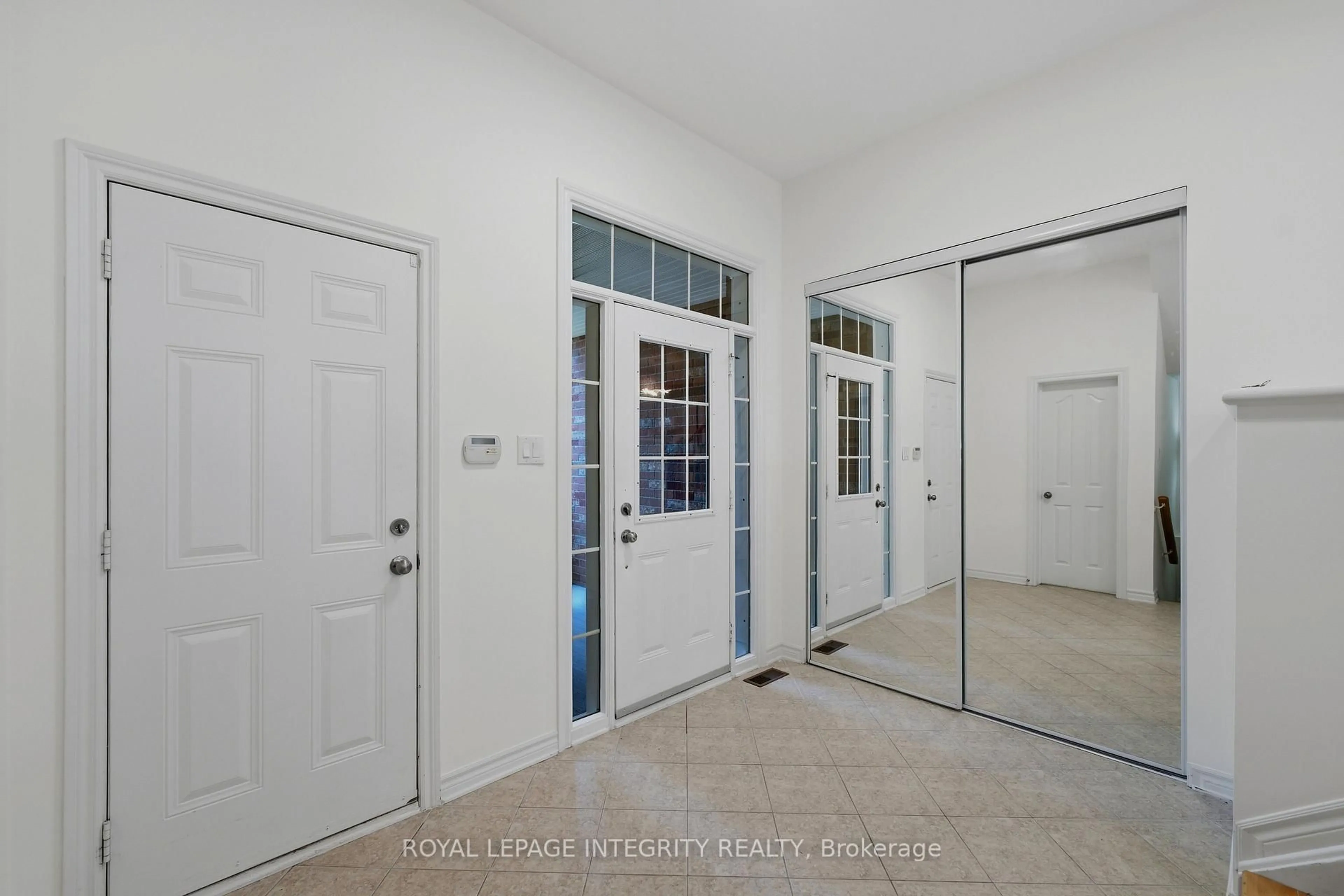 Indoor entryway for 531 REMNOR Ave, Ottawa Ontario K2T 0A4