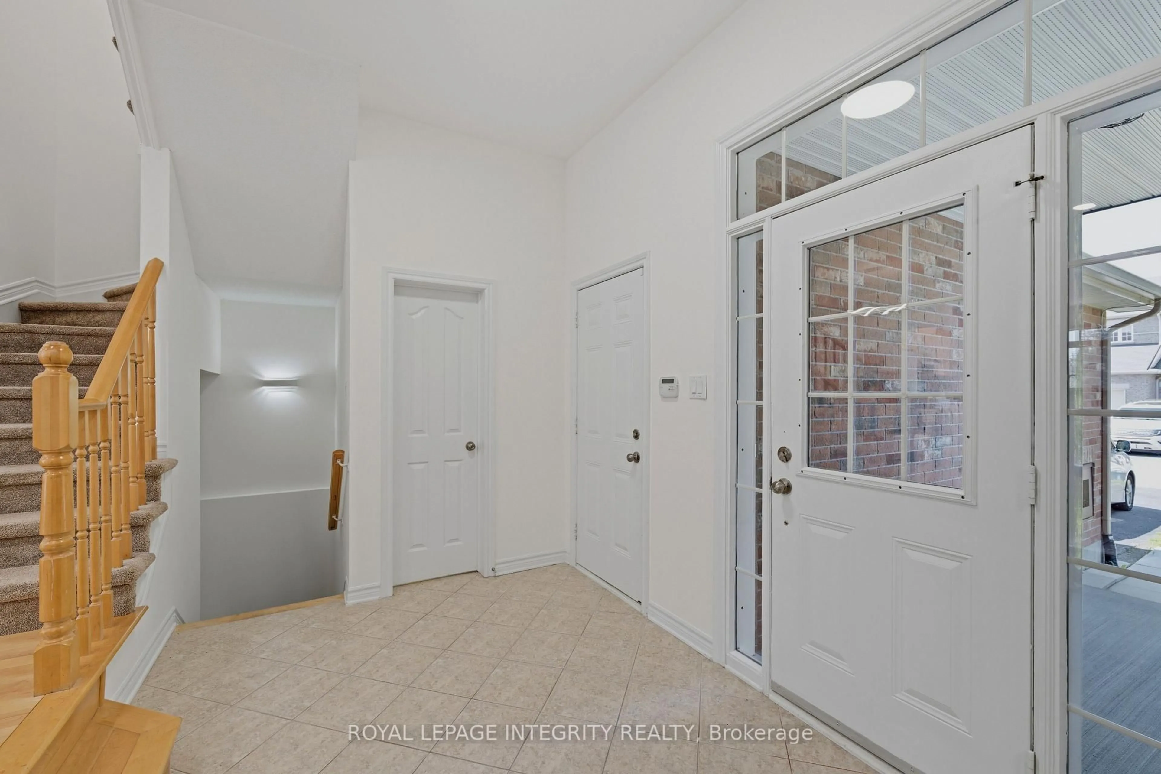 Indoor entryway for 531 REMNOR Ave, Ottawa Ontario K2T 0A4