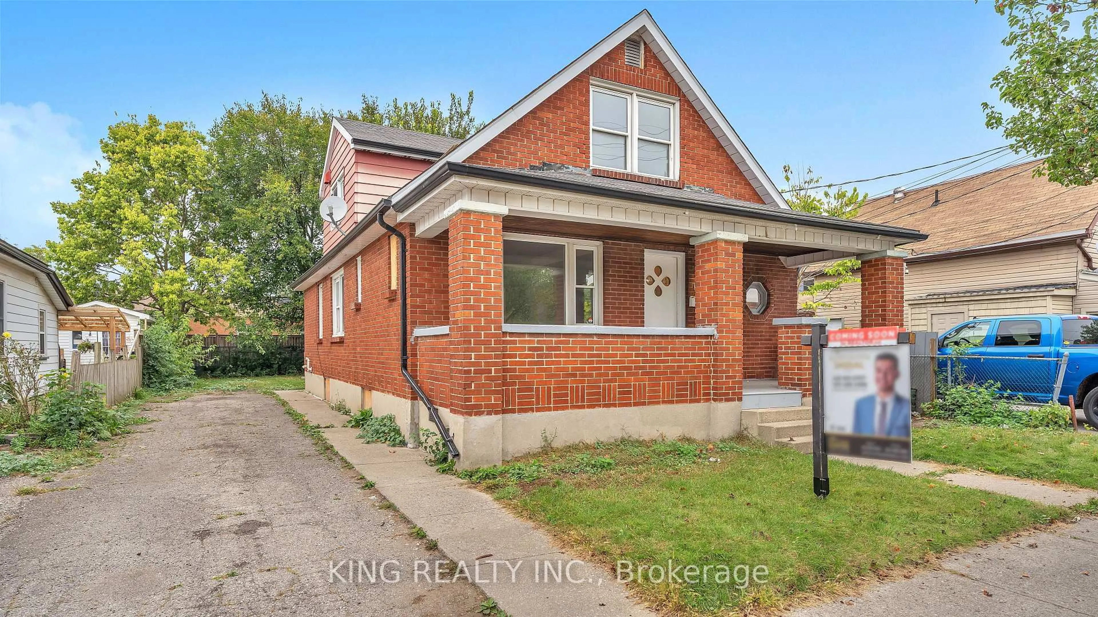 Home with brick exterior material, building for 908 Trafalgar St, London East Ontario N5Z 1G2