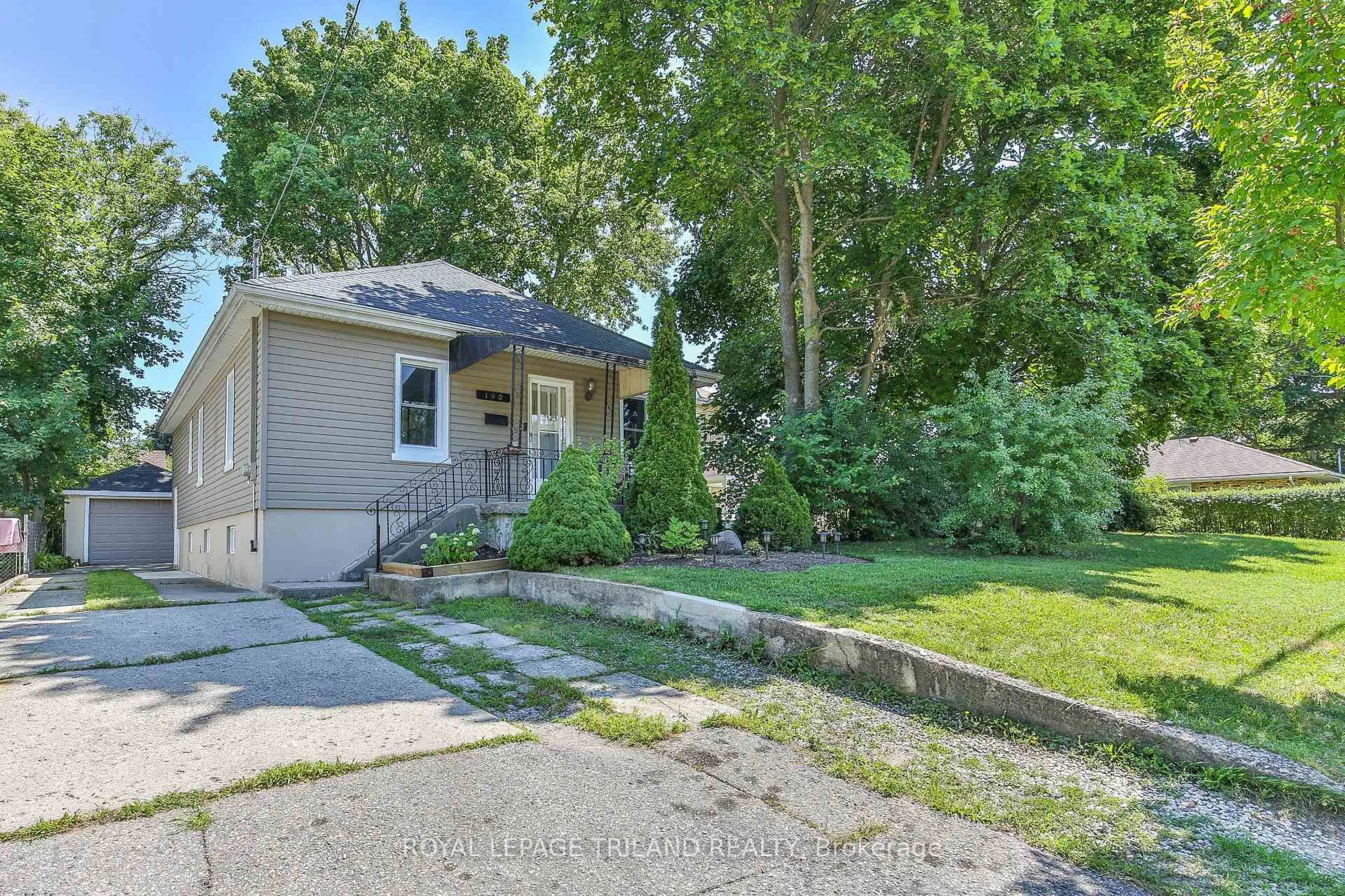 Unknown for 190 Taylor St, London East Ontario N5Y 2J4