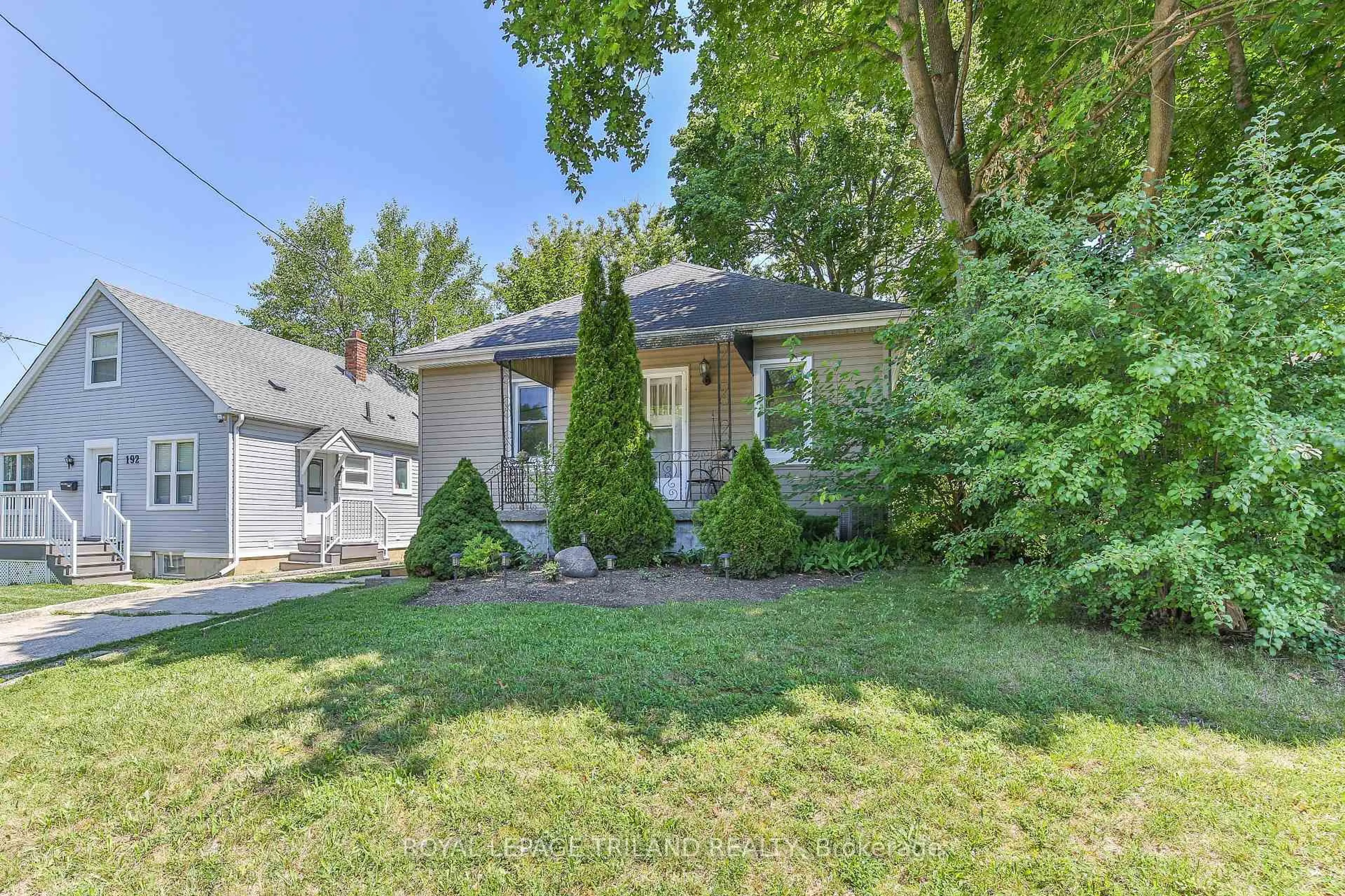 Home with vinyl exterior material, street for 190 Taylor St, London East Ontario N5Y 2J4
