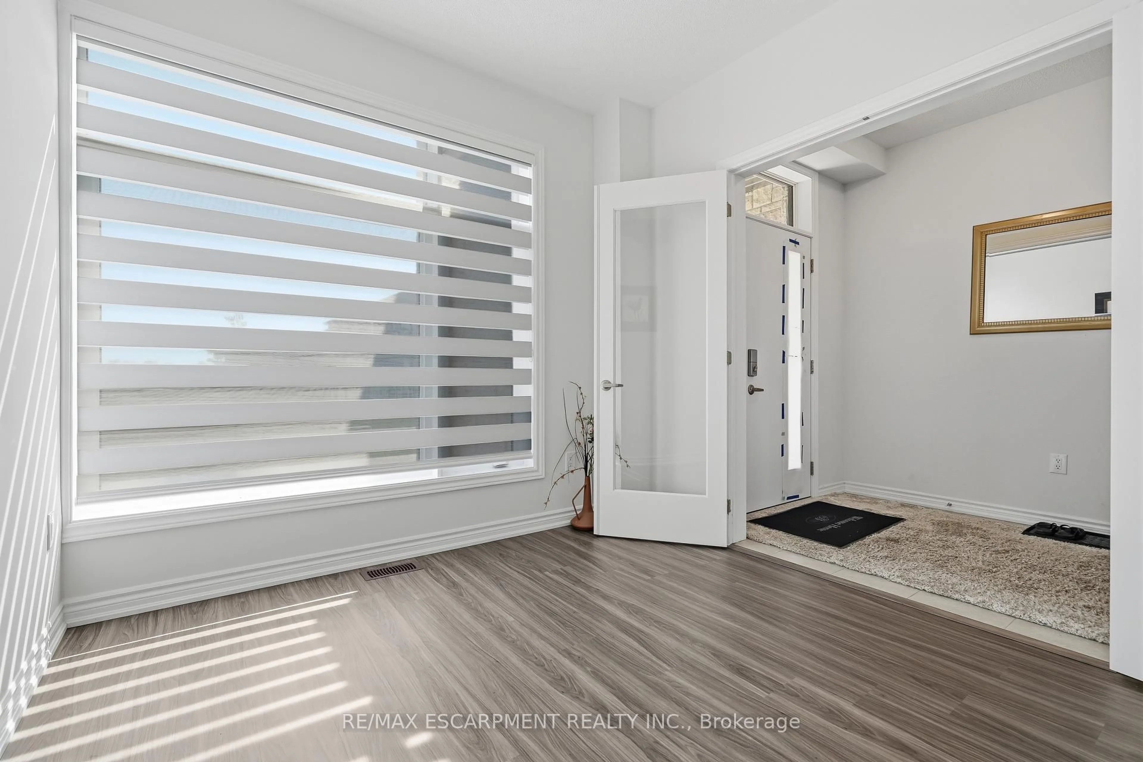 Indoor entryway for 147 Midland Pl, Welland Ontario L3B 0H4