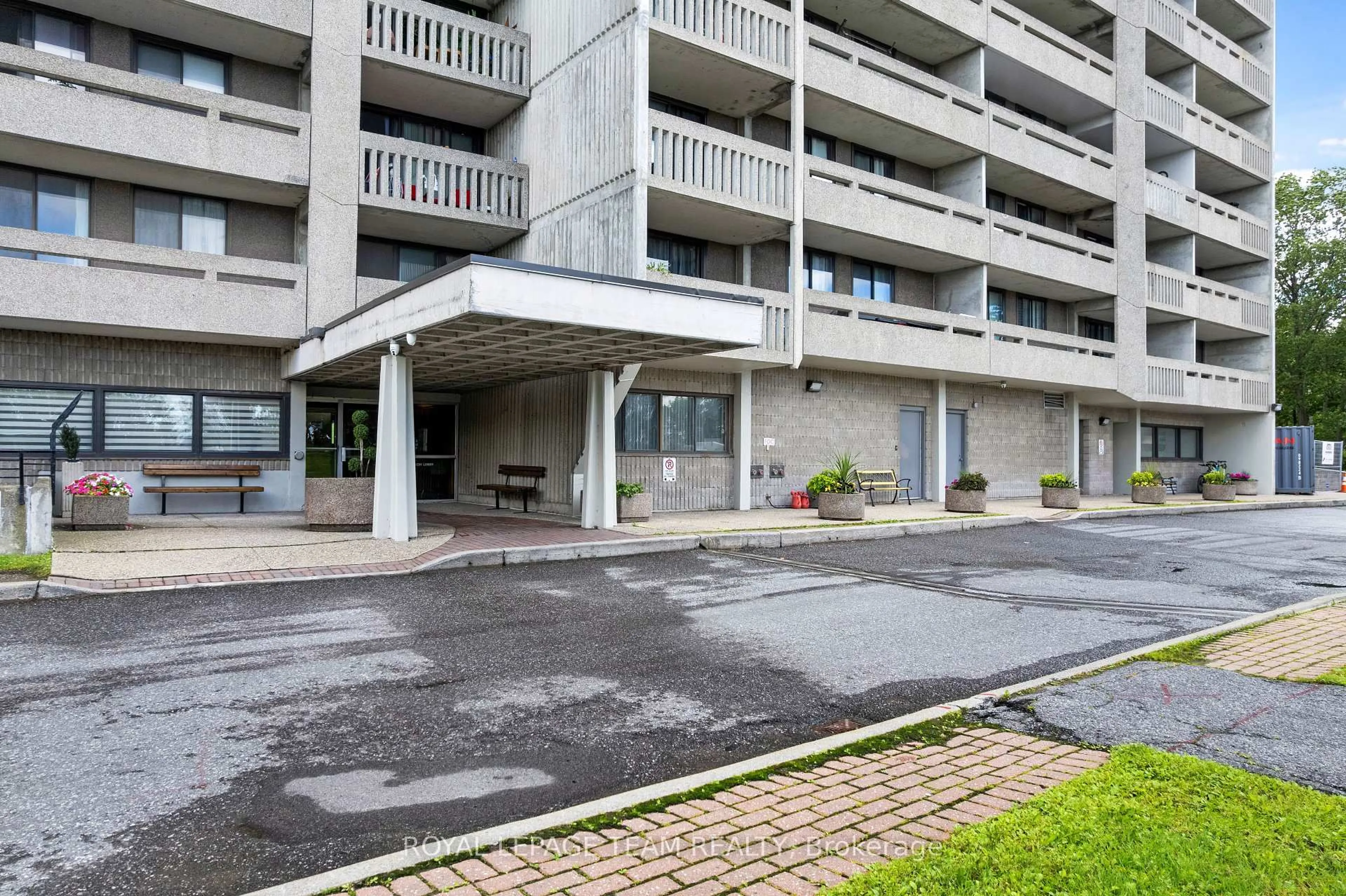 Patio, unknown for 415 Greenview Ave #1402, Ottawa Ontario K2B 8G5
