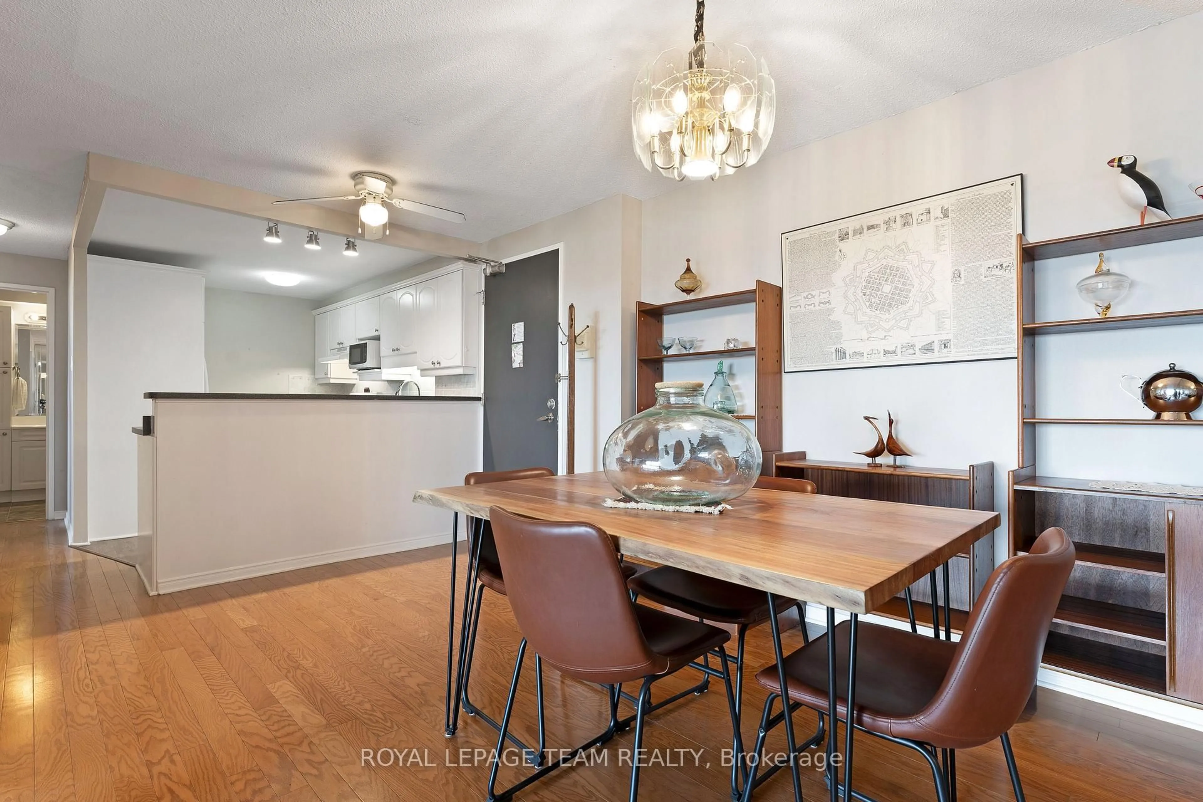Dining room, wood/laminate floor for 415 Greenview Ave #1402, Ottawa Ontario K2B 8G5