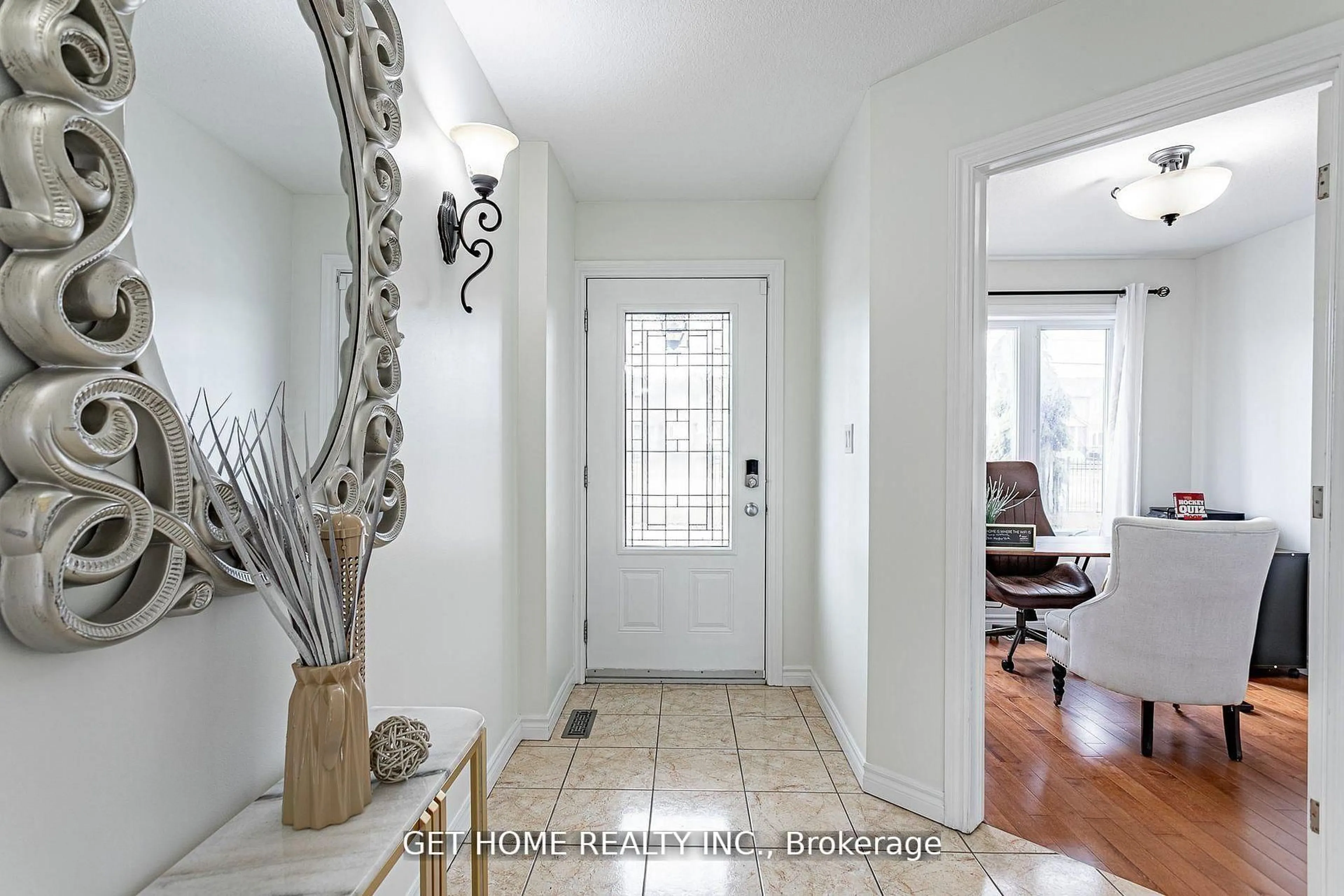 Indoor entryway for 70 Tanoak Dr ##53, London North Ontario N6G 5R3