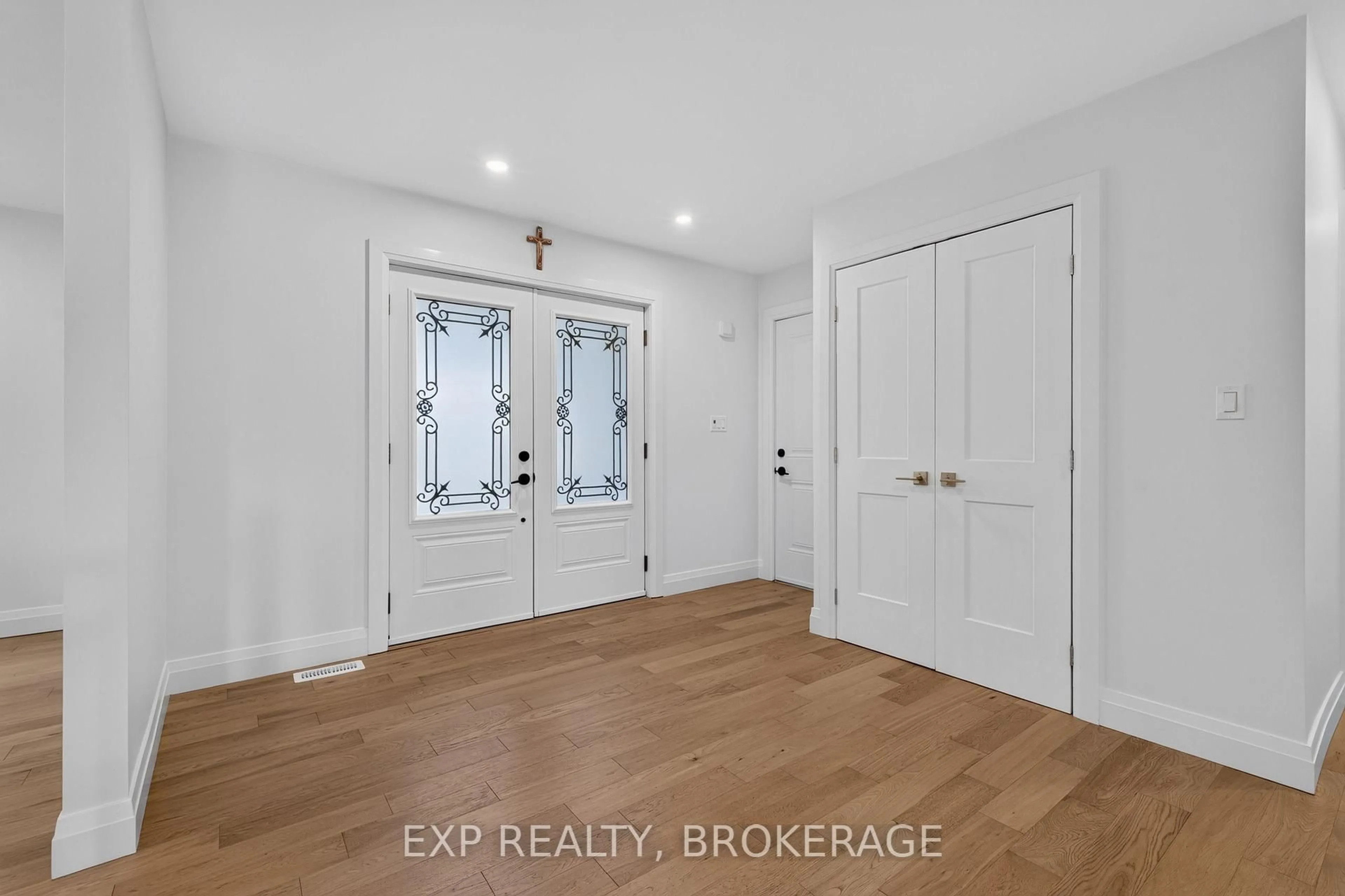 Indoor entryway for 1146 DUNHAM St, Kingston Ontario K7P 2L5