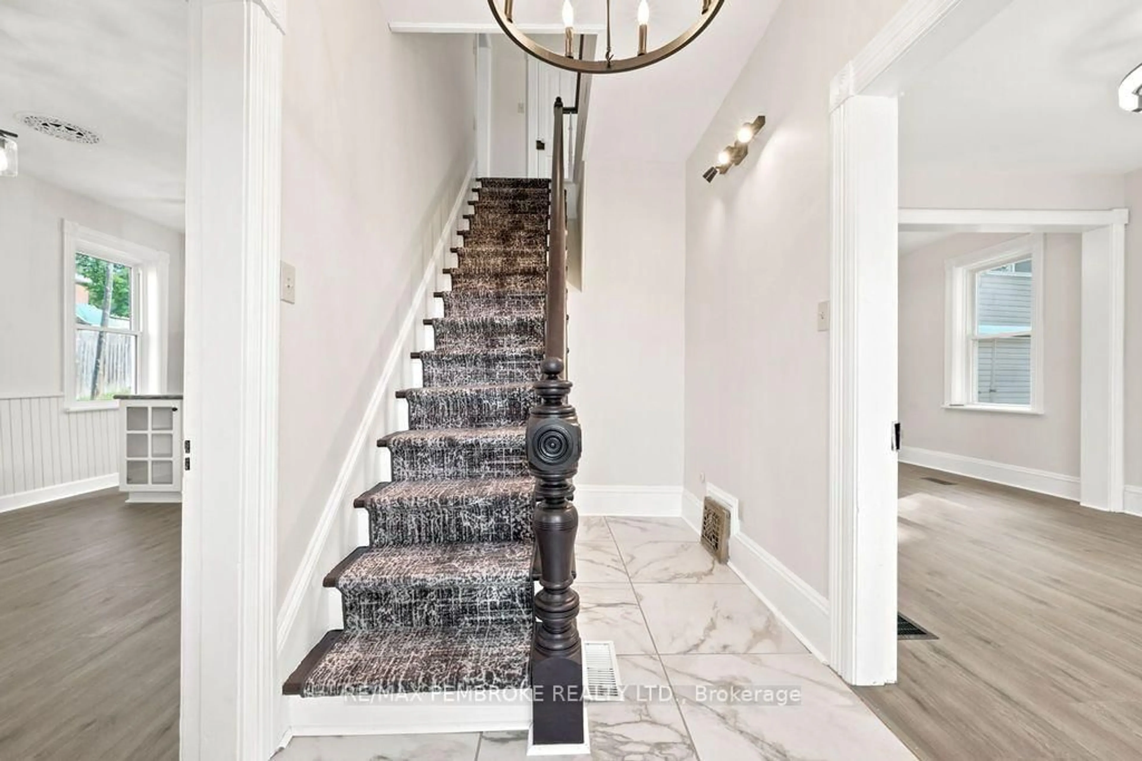 Stairs for 131 Bonnechere St, Eganville Ontario K0J 1T0