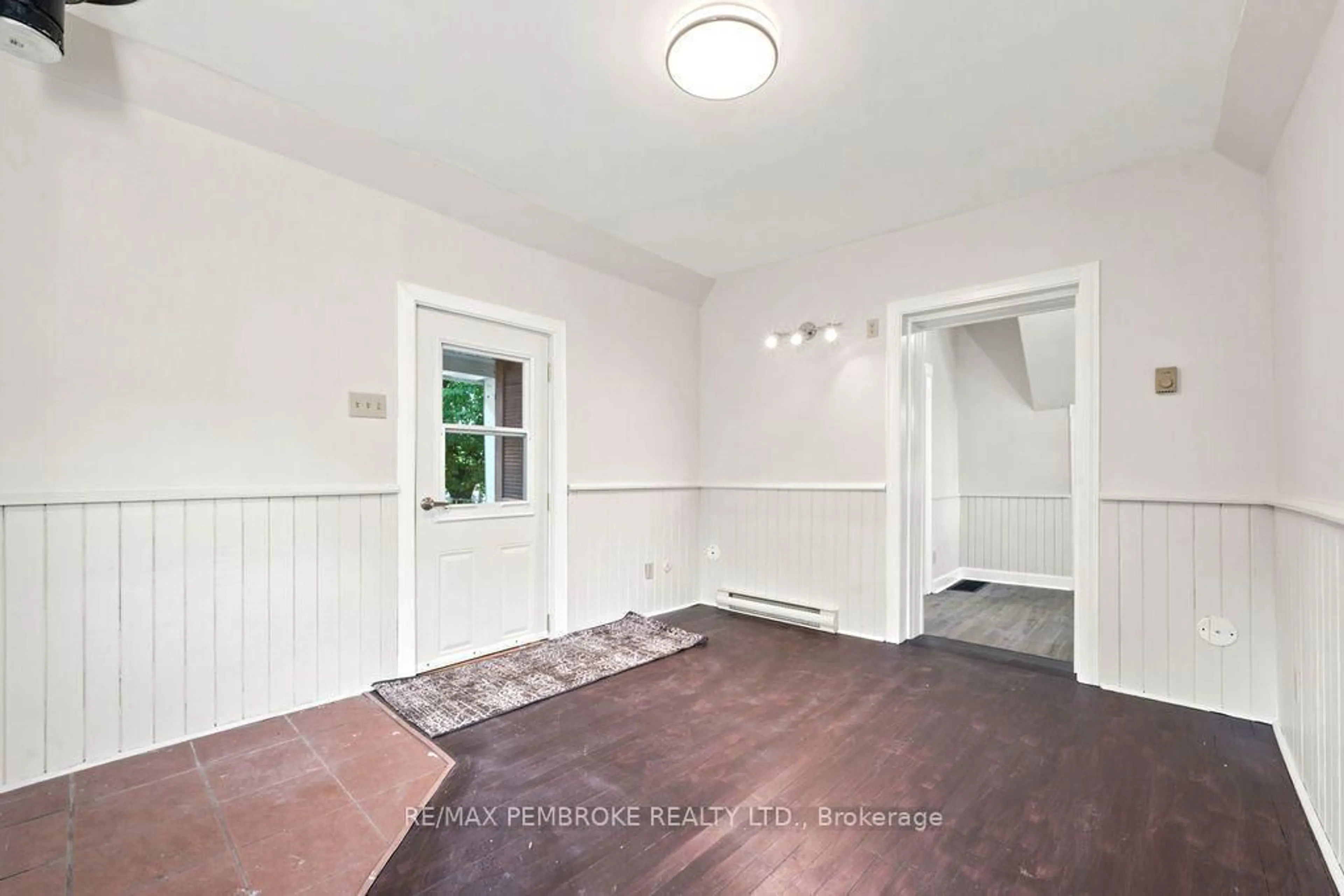A pic of a room for 131 Bonnechere St, Eganville Ontario K0J 1T0
