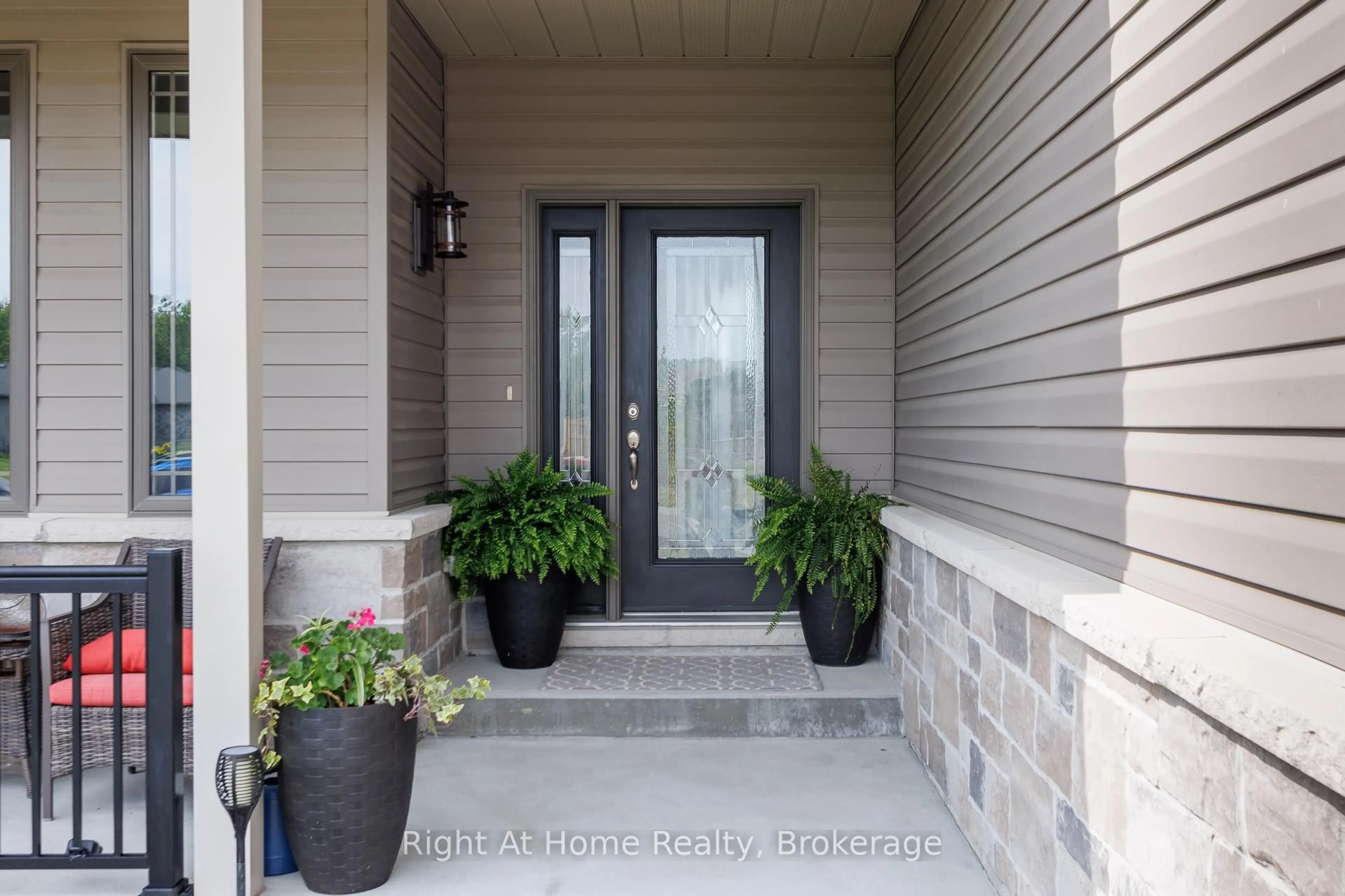 Indoor entryway for 40 Birchmount St, Quinte West Ontario K8V 0C6
