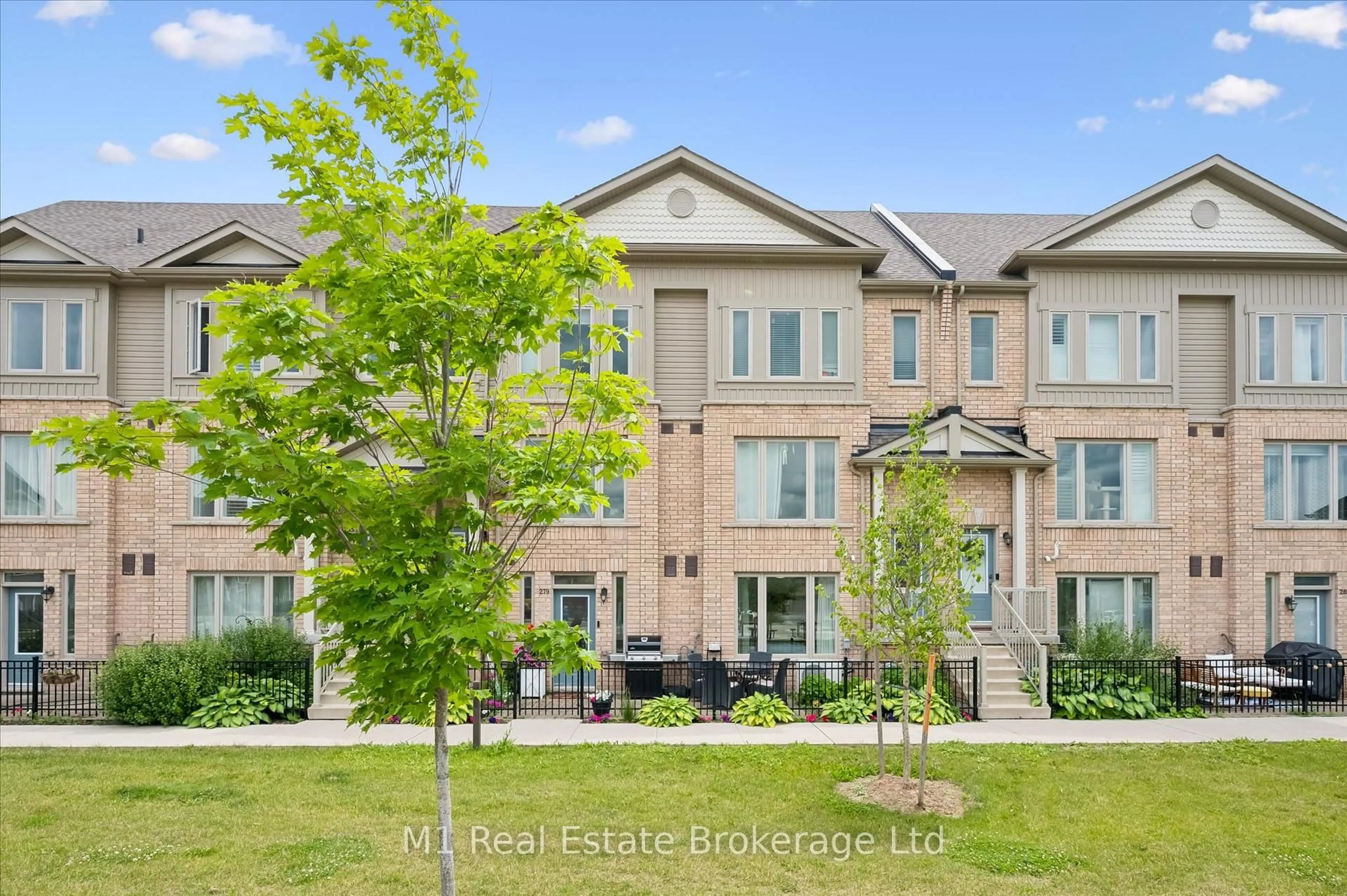 Patio, unknown for 279 Law Dr, Guelph Ontario N1E 7E8