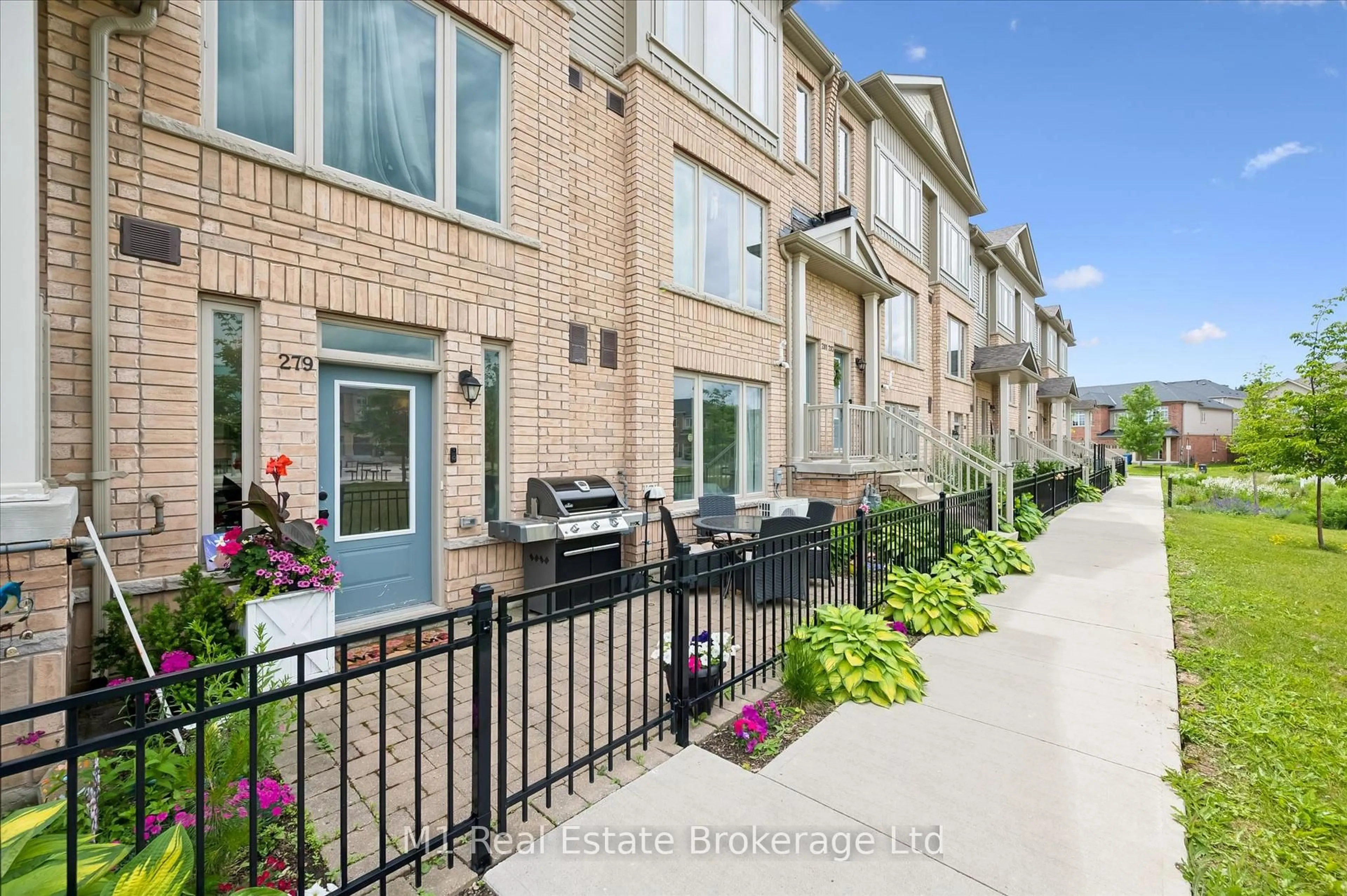 Patio, street for 279 Law Dr, Guelph Ontario N1E 7E8