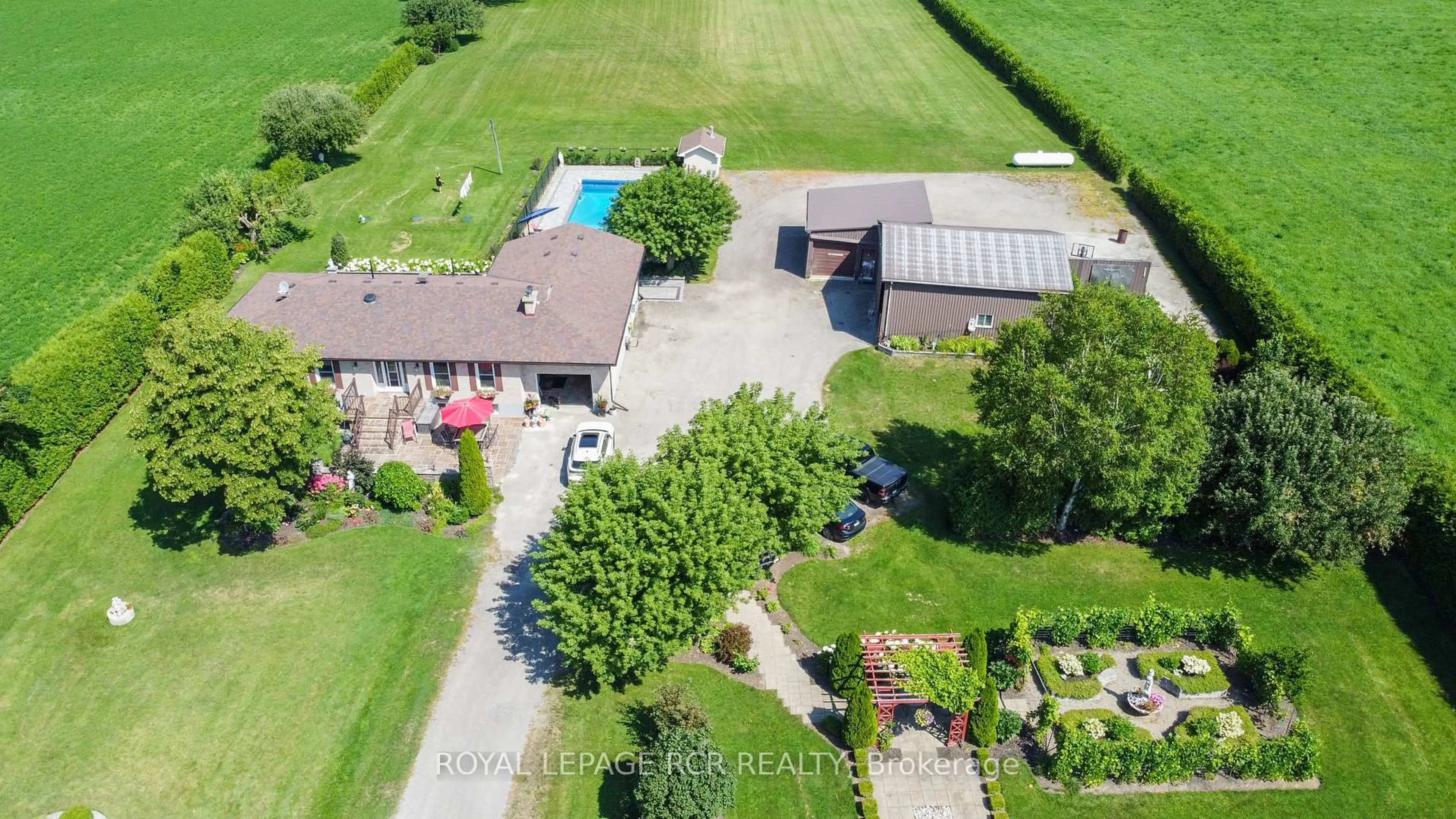 A pic from outside/outdoor area/front of a property/back of a property/a pic from drone, unknown for 243067 5th Sdrd, Amaranth Ontario L9W 0G4