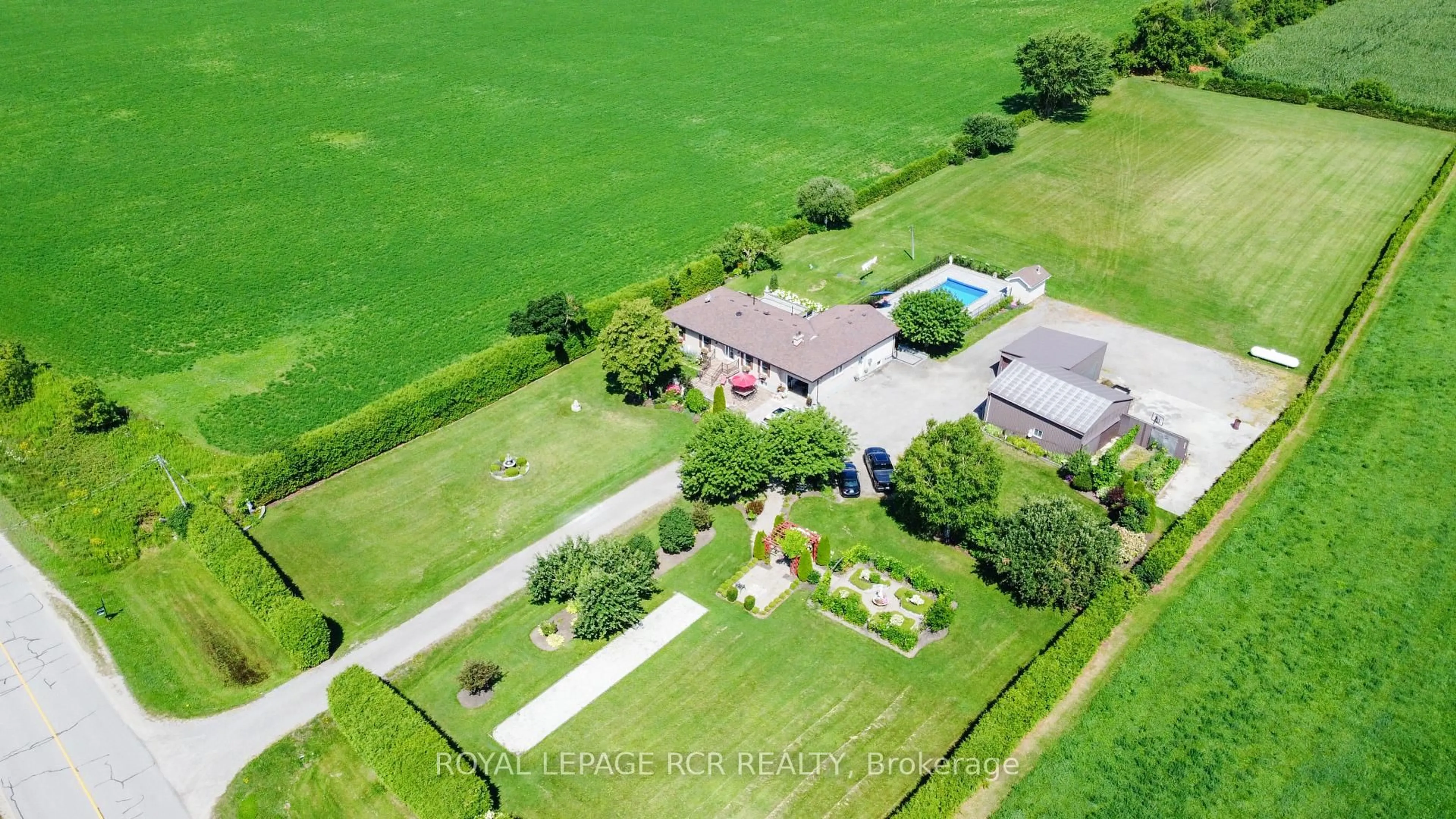 A pic from outside/outdoor area/front of a property/back of a property/a pic from drone, unknown for 243067 5th Sdrd, Amaranth Ontario L9W 0G4