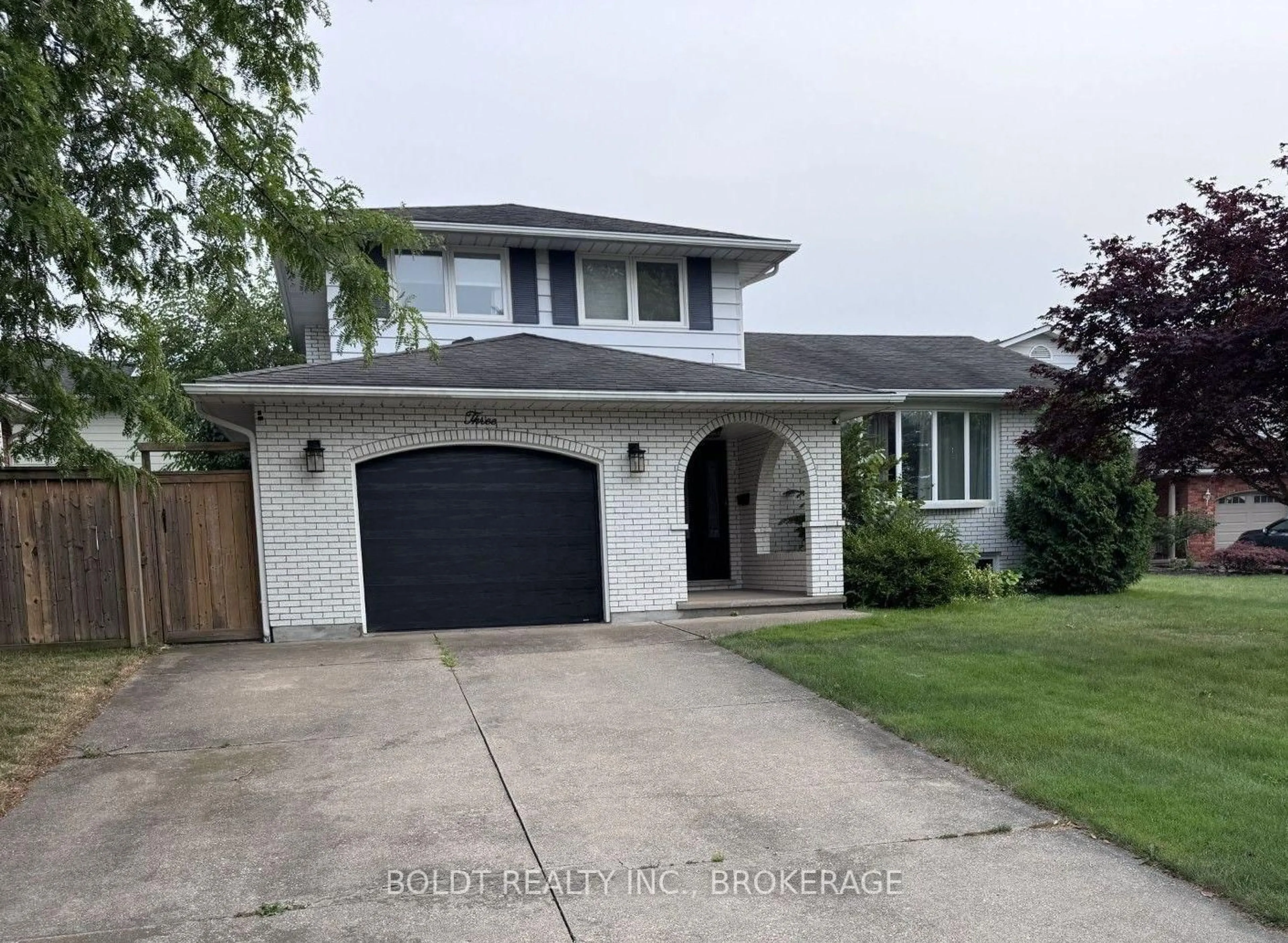 Unknown for 3 Wendover Pl, St. Catharines Ontario L2N 6T9