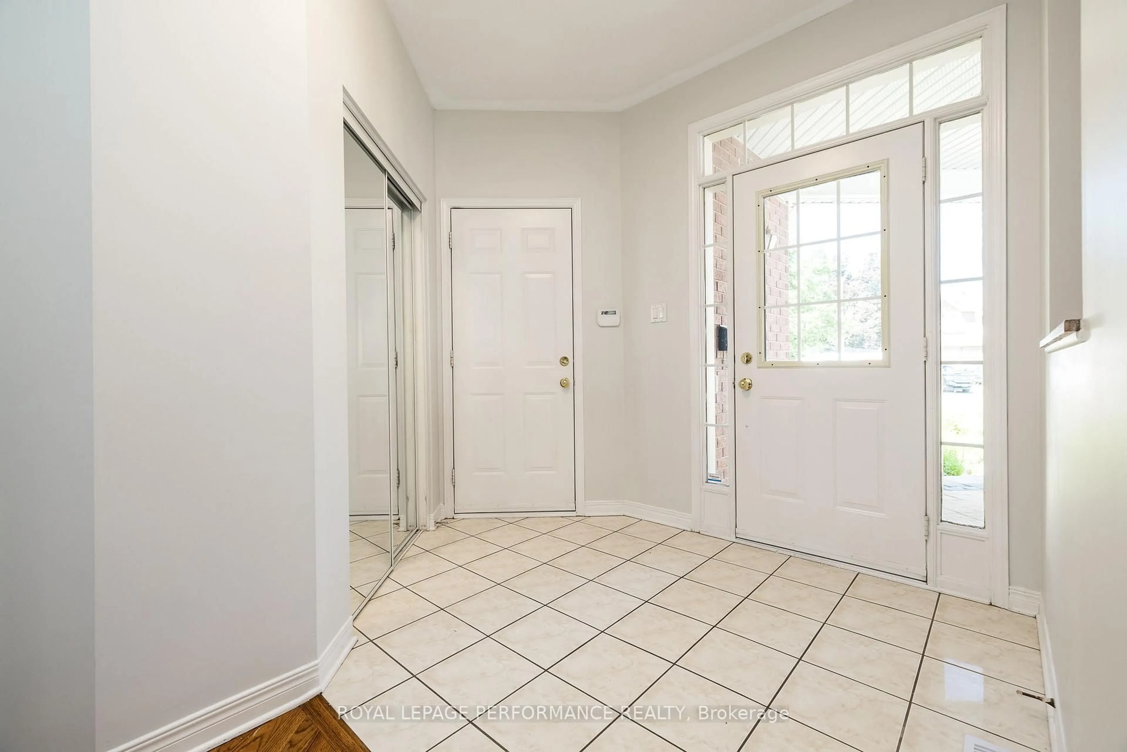 Indoor entryway for 127 Finn Crt, Ottawa Ontario K1V 2C6