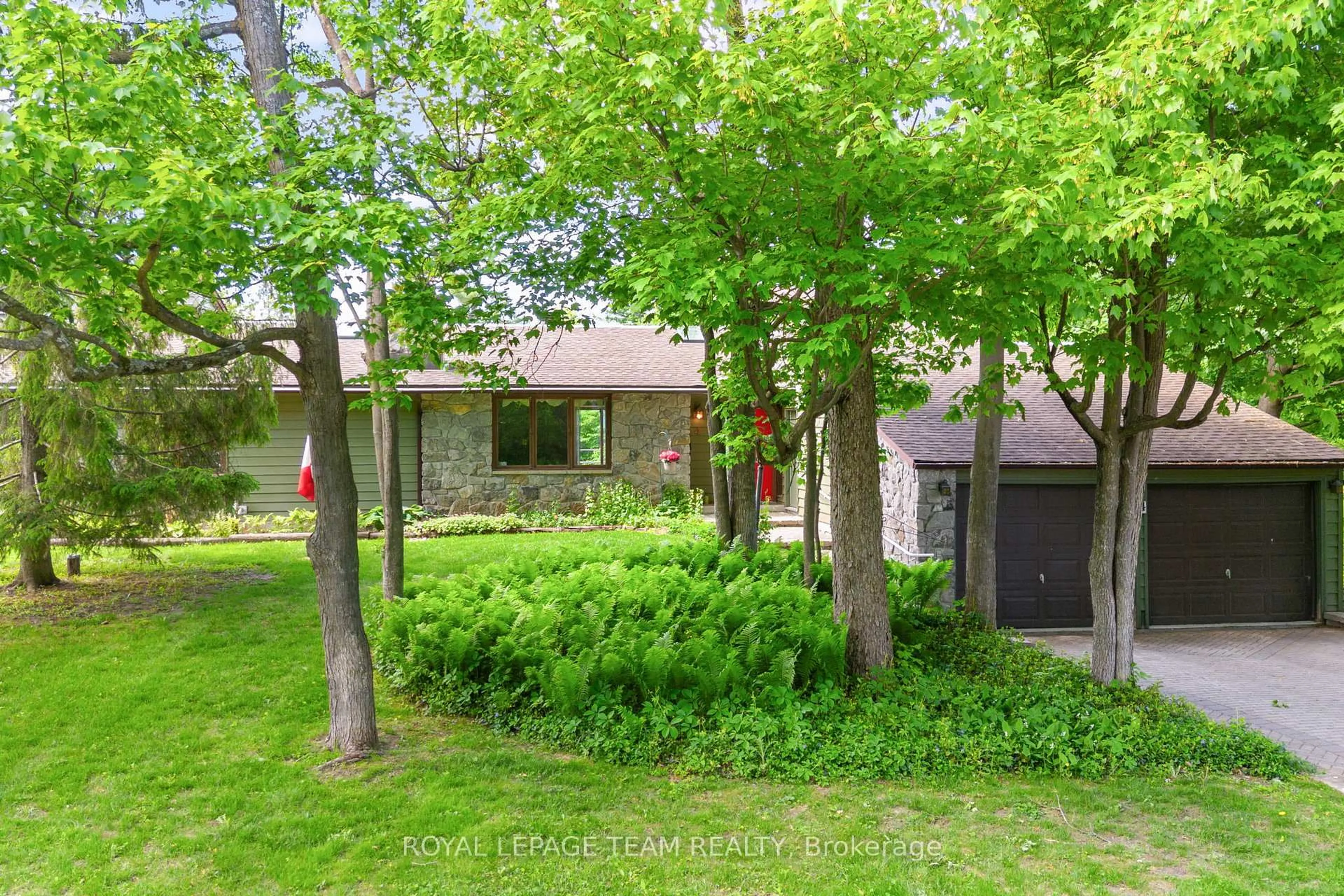 A pic from outside/outdoor area/front of a property/back of a property/a pic from drone, forest/trees view for 4 Leeward St, Ottawa Ontario K2E 5W5