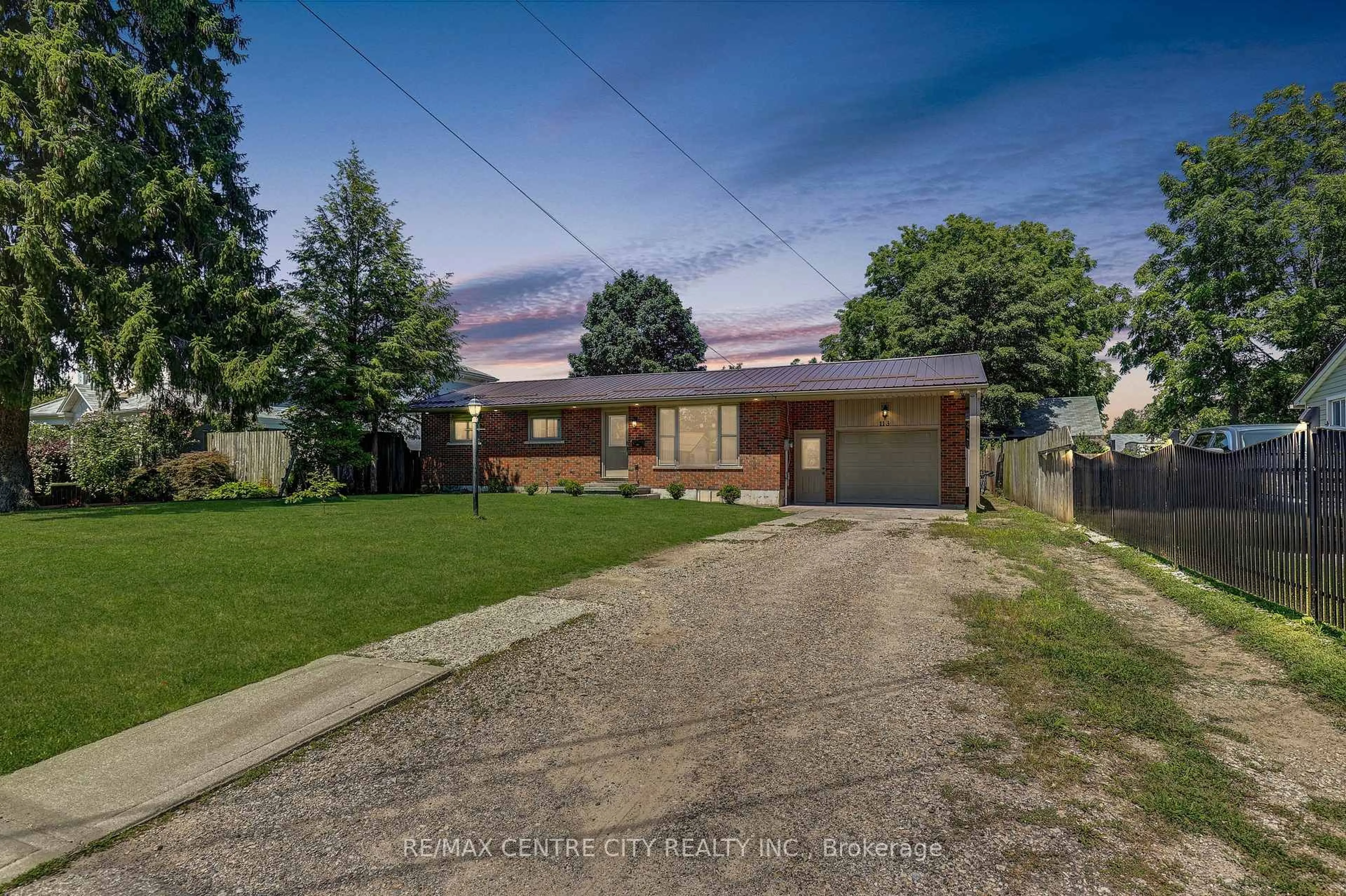 A pic from outside/outdoor area/front of a property/back of a property/a pic from drone, street for 113 South St, Aylmer Ontario N5H 1R7