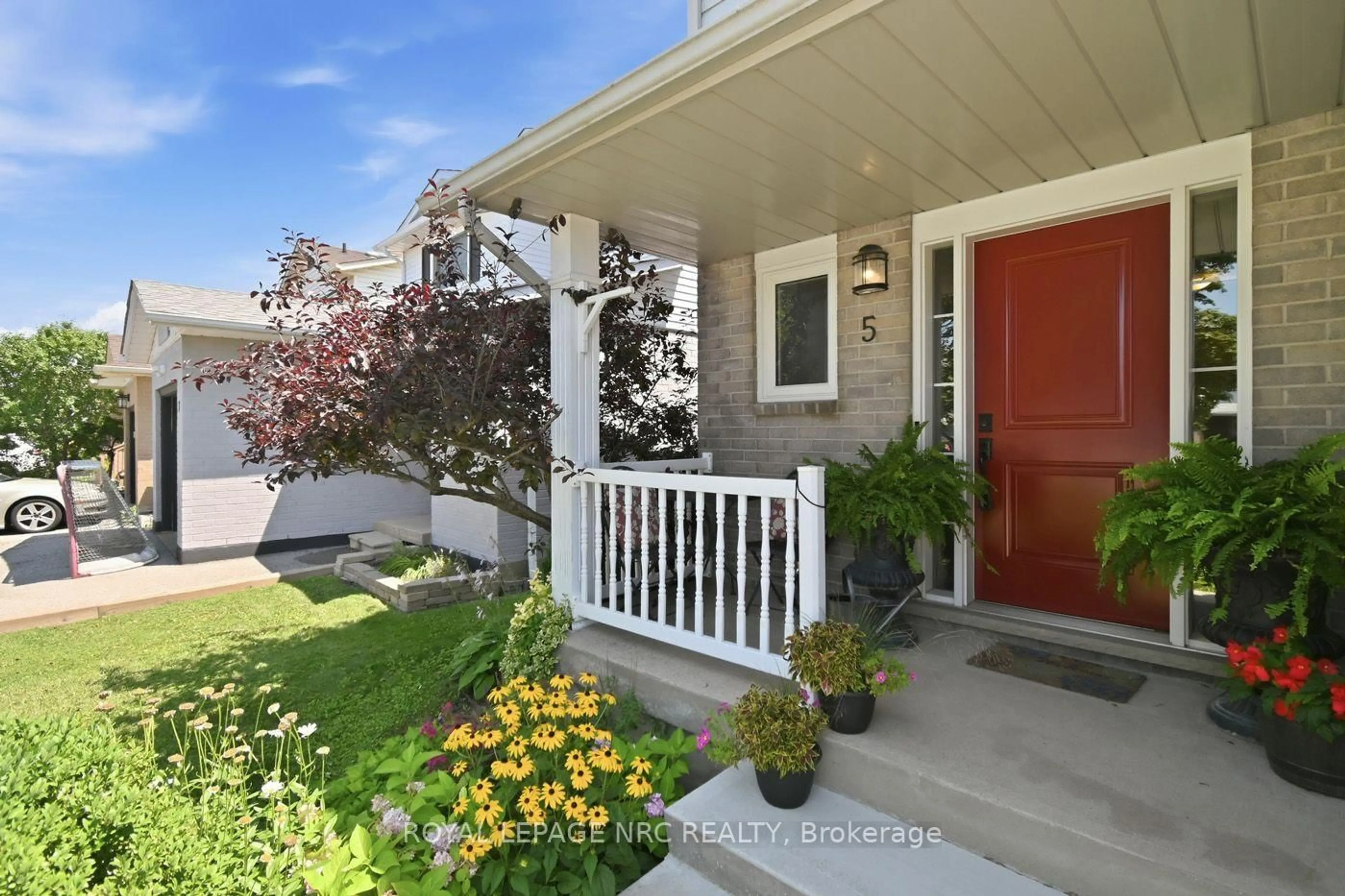 Indoor entryway for 5 Culligan Cres, Thorold Ontario L2V 4P1