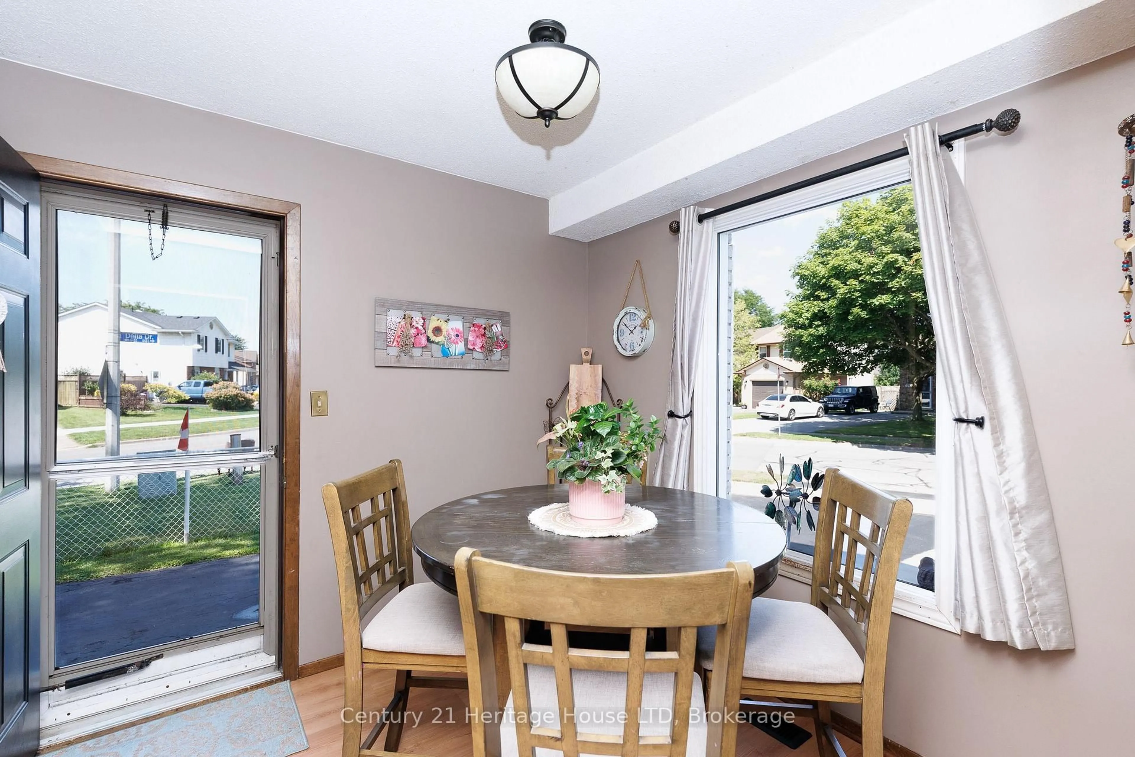 Dining room, unknown for 6477 Malibu Dr, Niagara Falls Ontario L2H 2W4