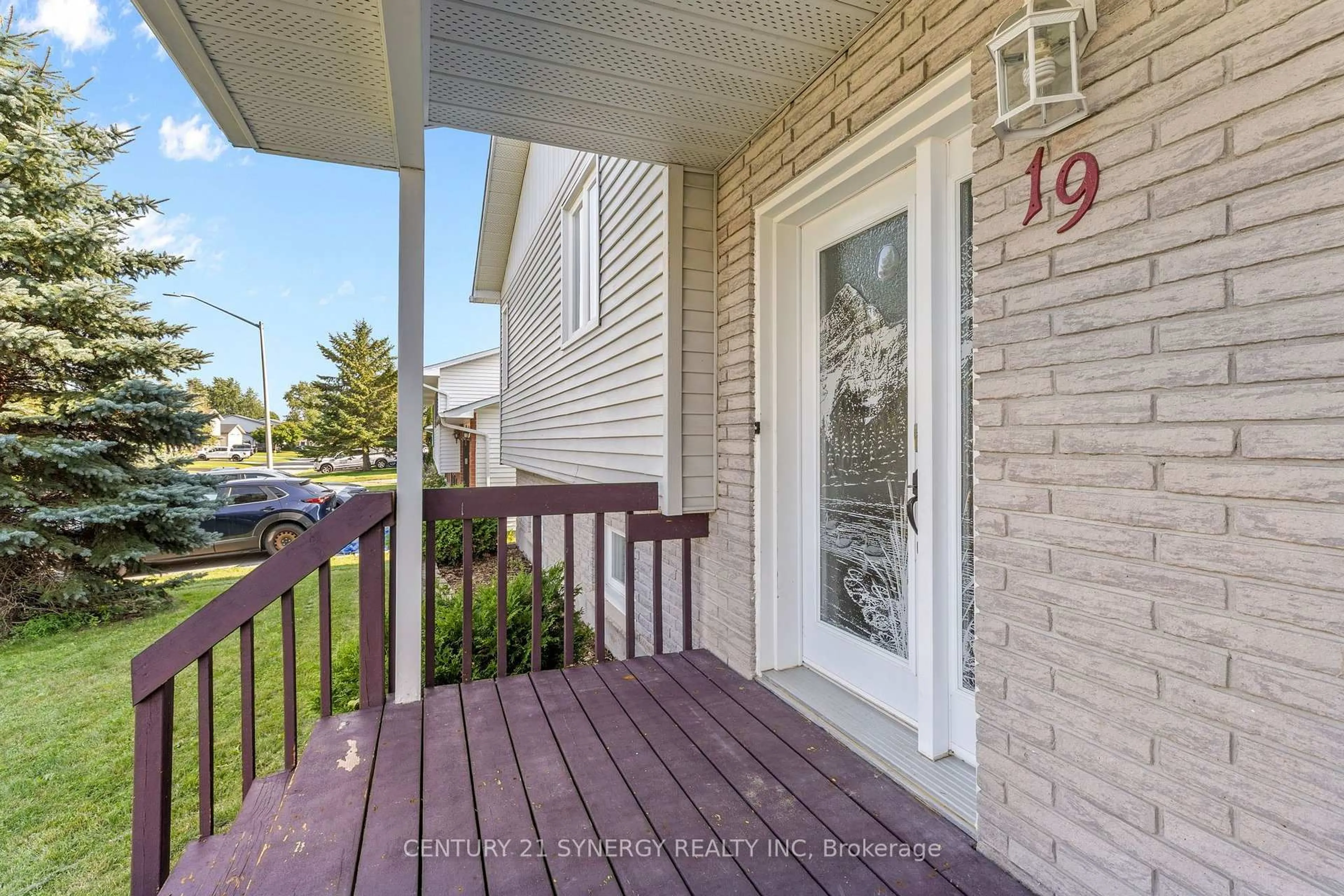 Unknown for 19 Promenade Blvd, Russell Ontario K0A 1W1