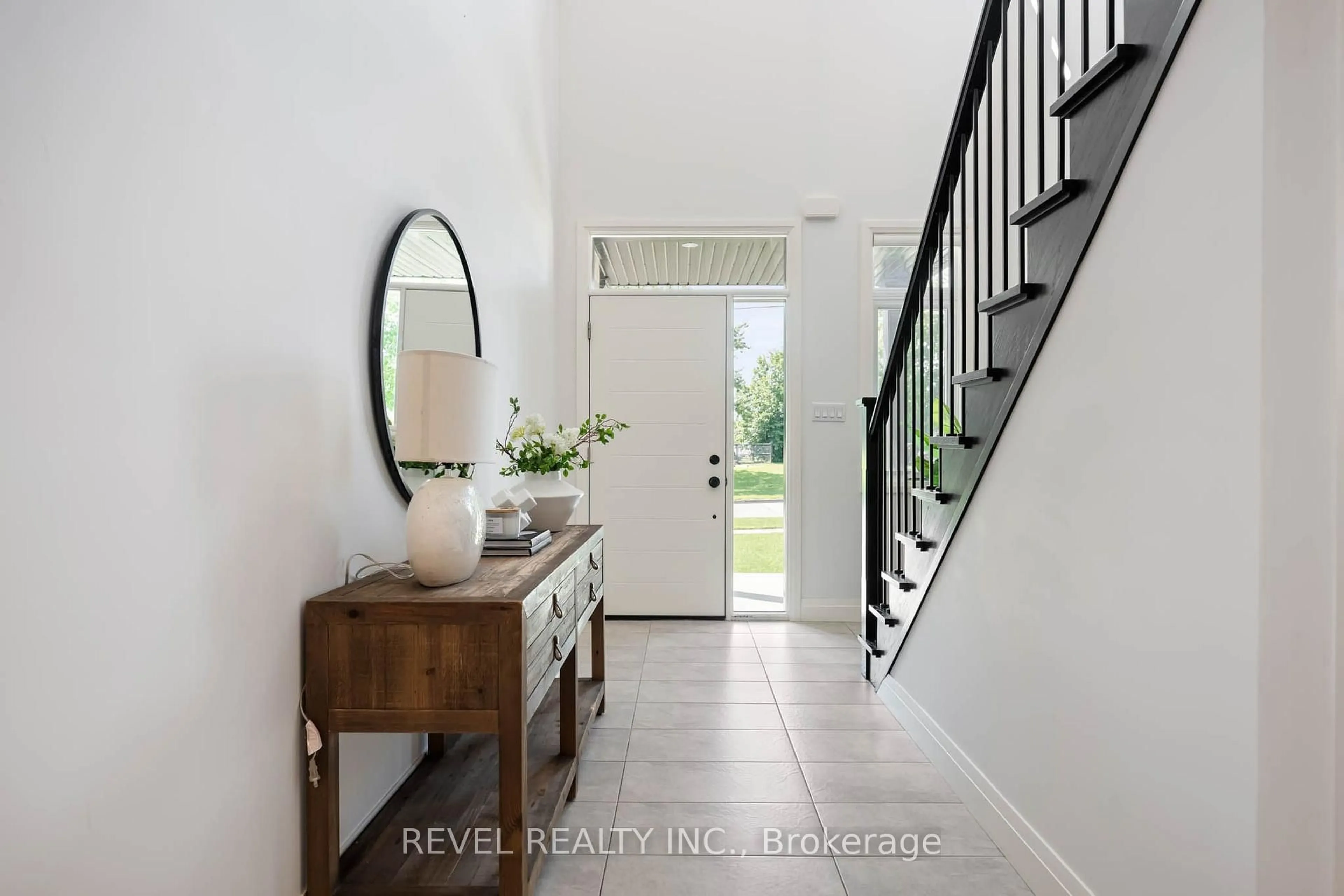 Indoor entryway for 18 School Rd, Shelburne Ontario L9V 3P5