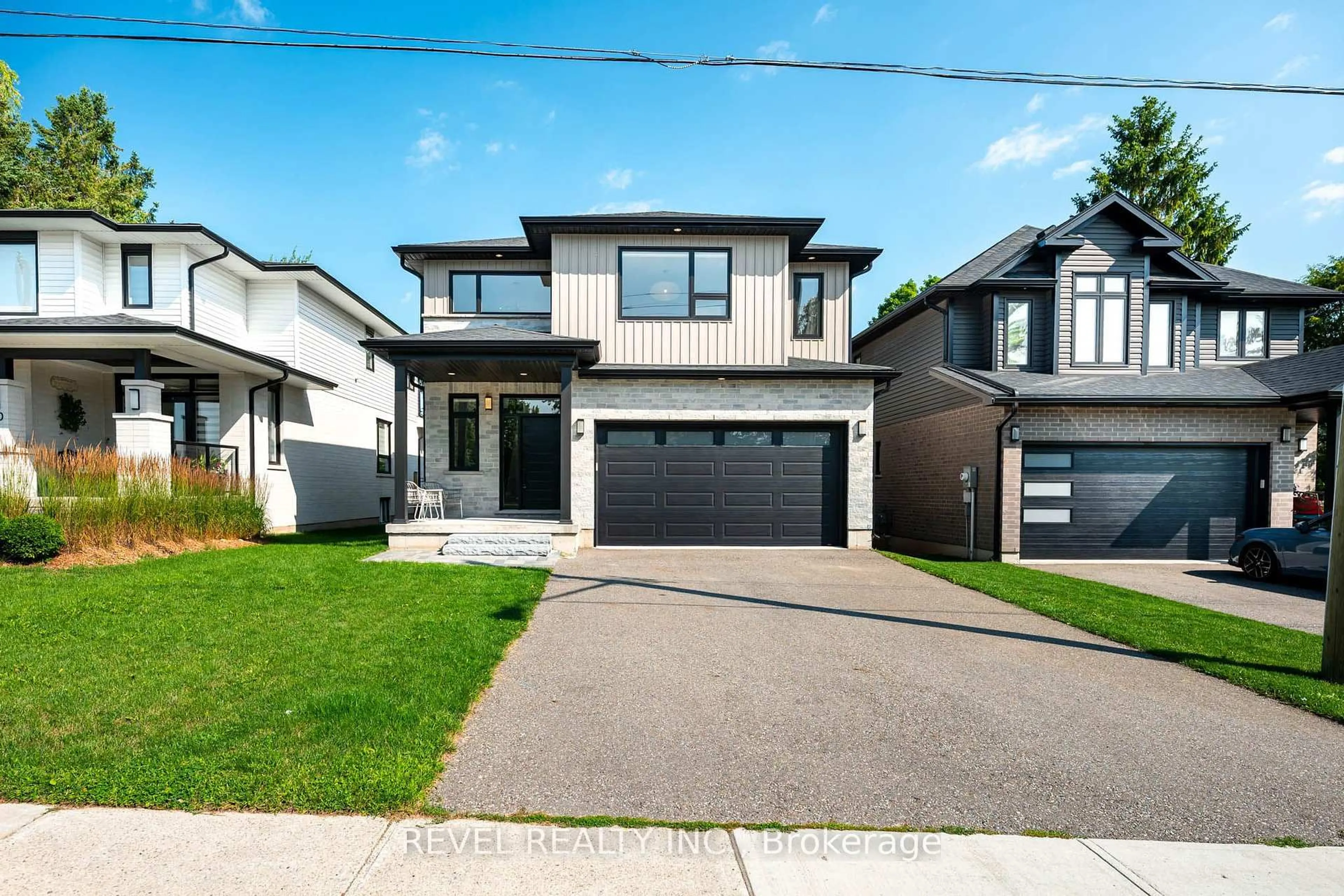 Home with brick exterior material, street for 18 School Rd, Shelburne Ontario L9V 3P5