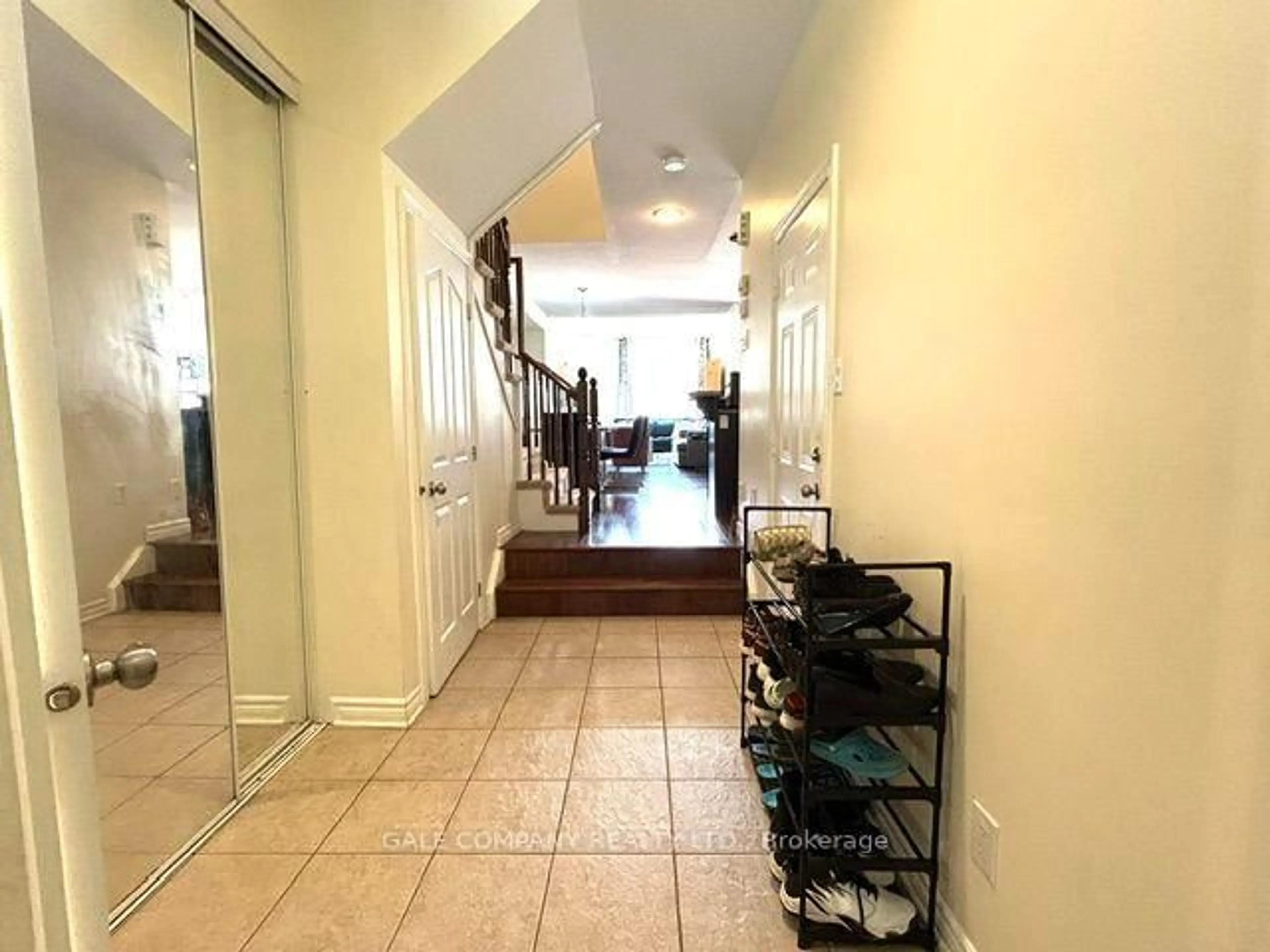 Indoor foyer for 149 Tandalee Cres, Ottawa Ontario K2M 0A2