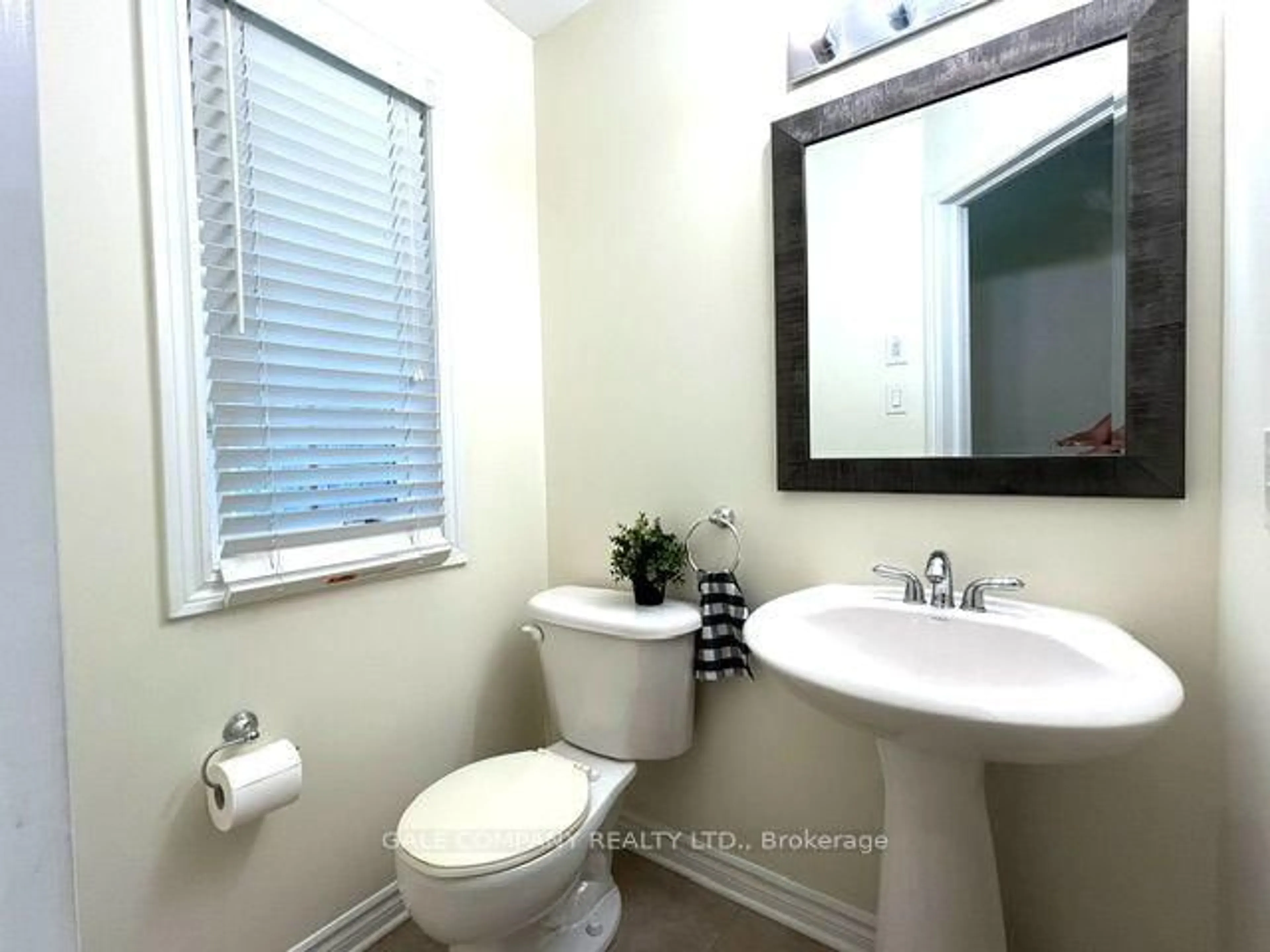 Standard bathroom, ceramic/tile floor for 149 Tandalee Cres, Ottawa Ontario K2M 0A2