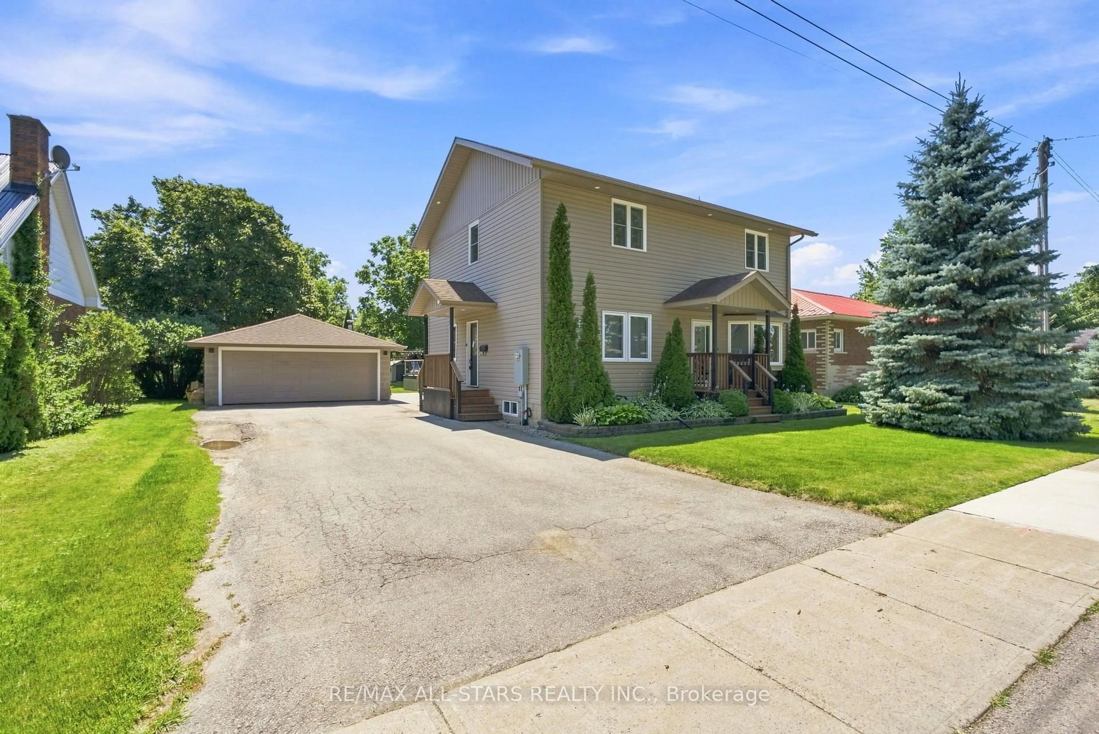 A pic from outside/outdoor area/front of a property/back of a property/a pic from drone, street for 11 Perry St, Kawartha Lakes Ontario K0M 2M0