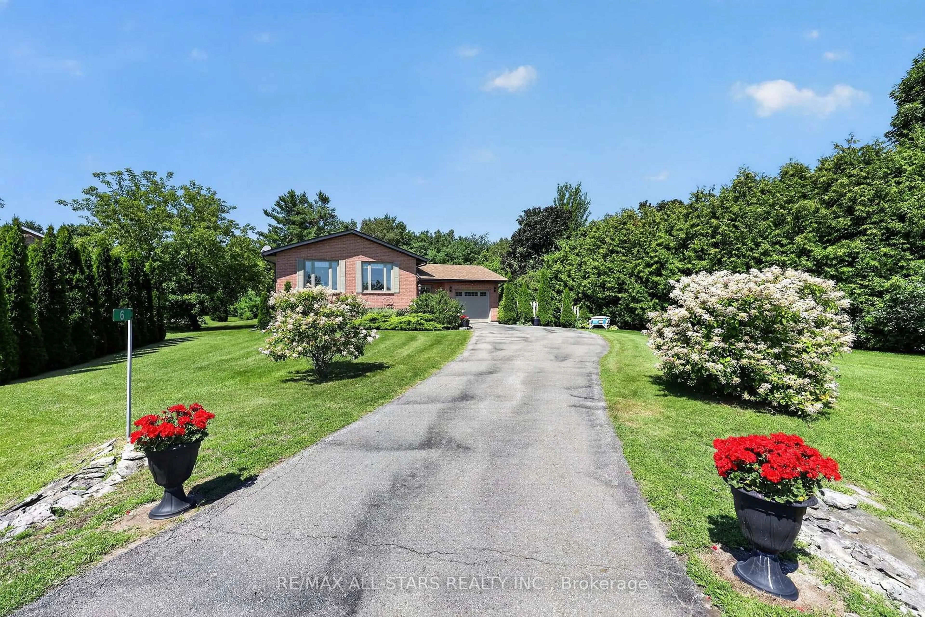 A pic from outside/outdoor area/front of a property/back of a property/a pic from drone, street for 6 Golf Crt, Kawartha Lakes Ontario K0M 2T0