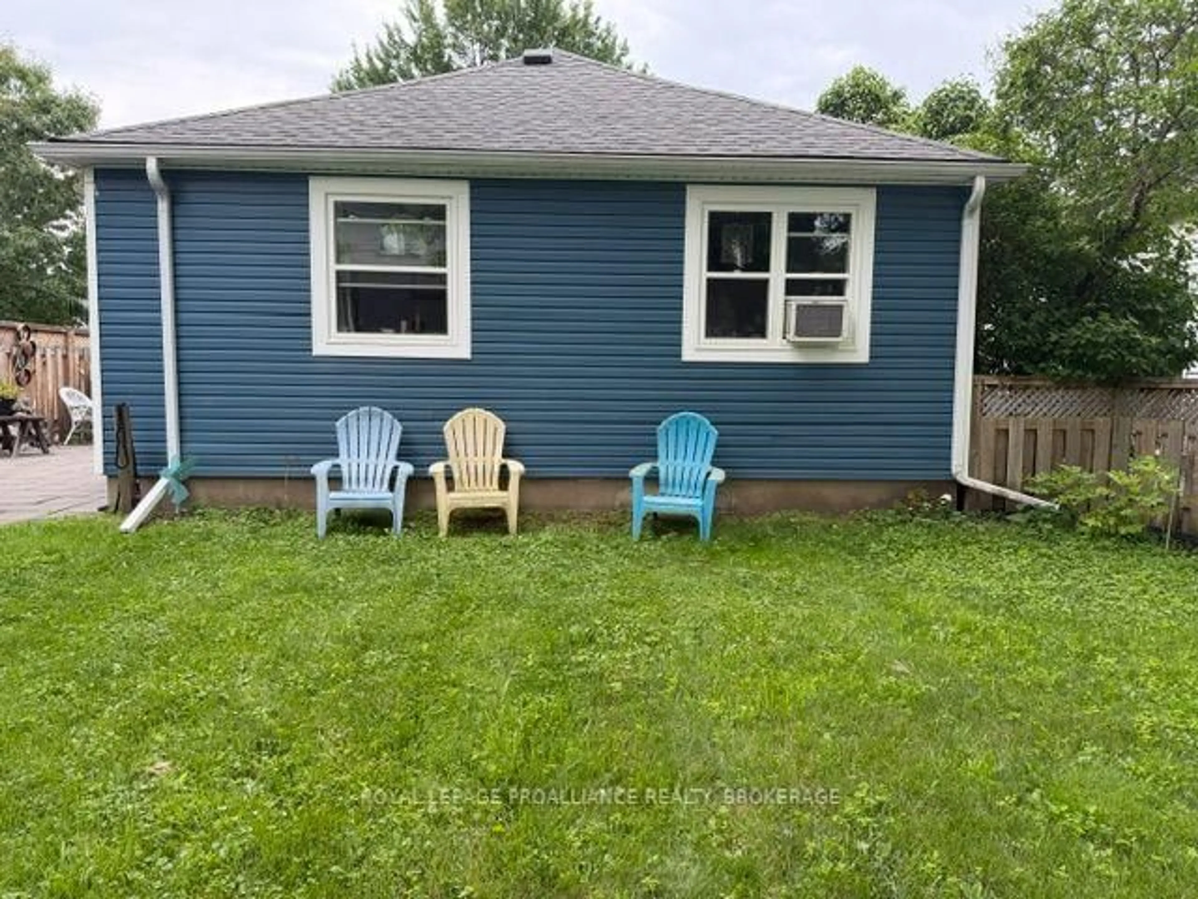 Shed for 75 Scott St, Kingston Ontario K7L 1L6