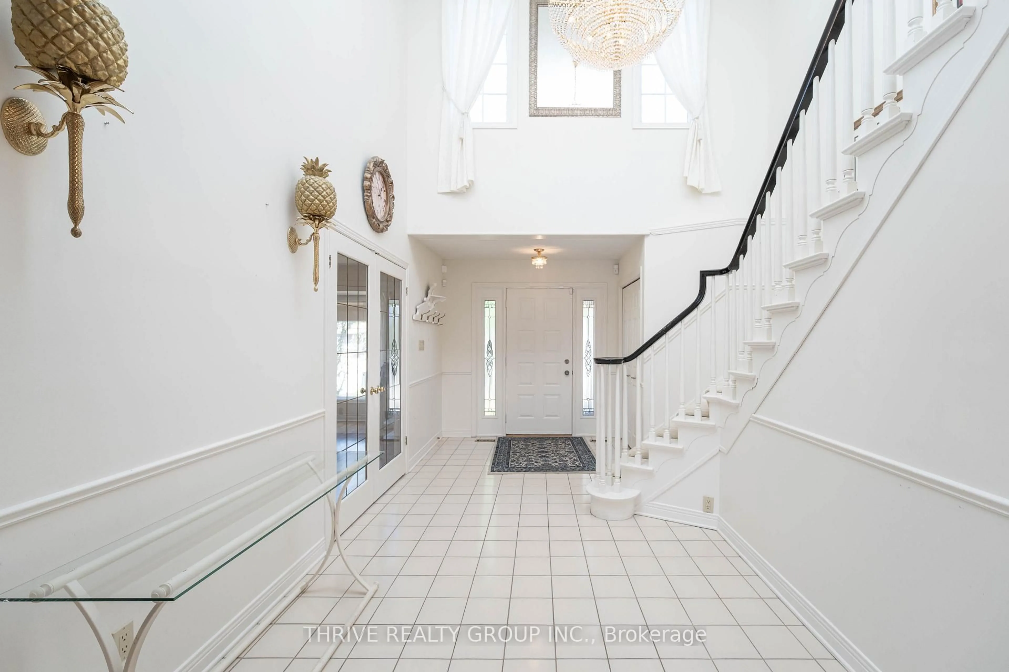 Indoor foyer for 115 Pine Valley Dr, London South Ontario N6J 4M1