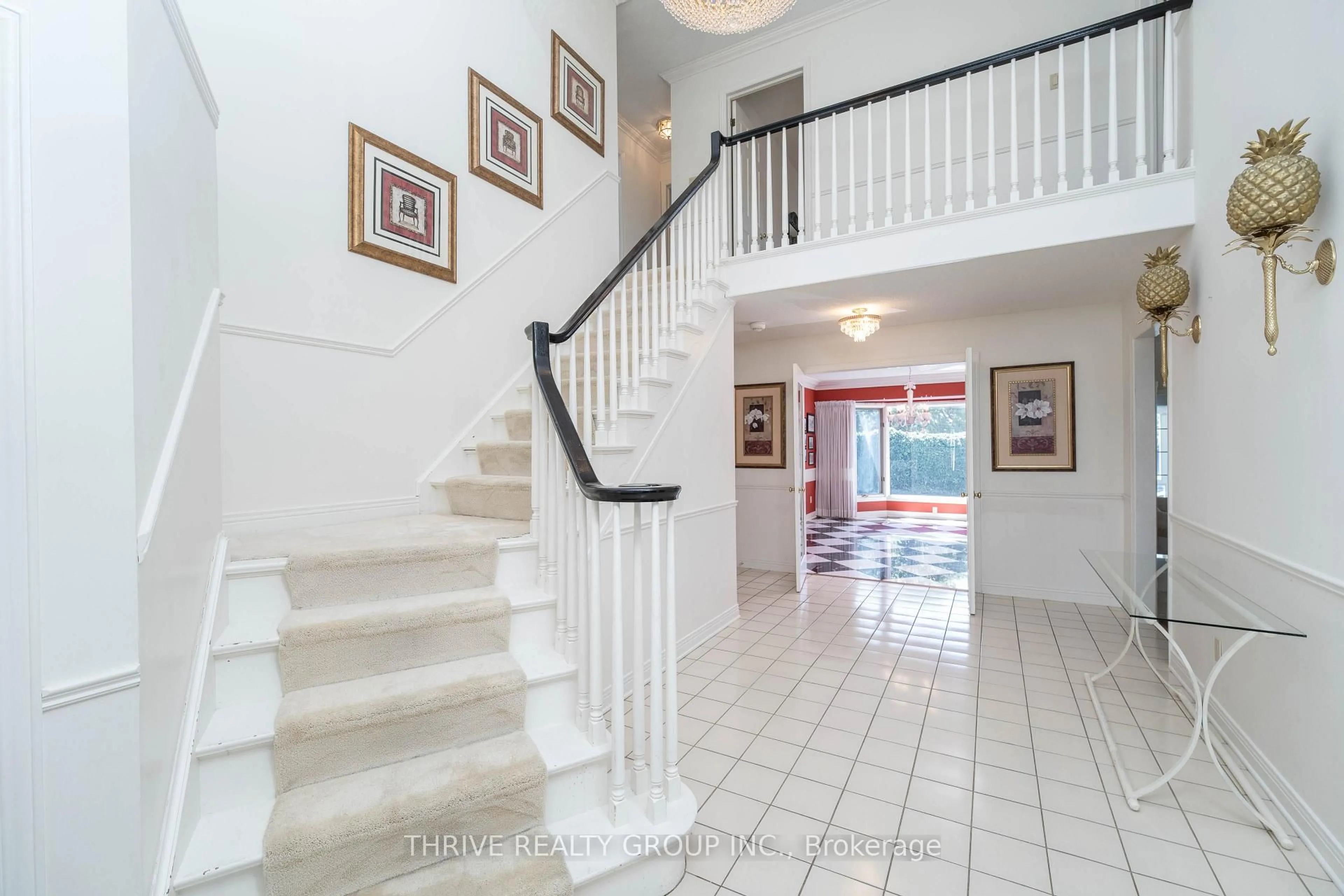 Indoor foyer for 115 Pine Valley Dr, London South Ontario N6J 4M1