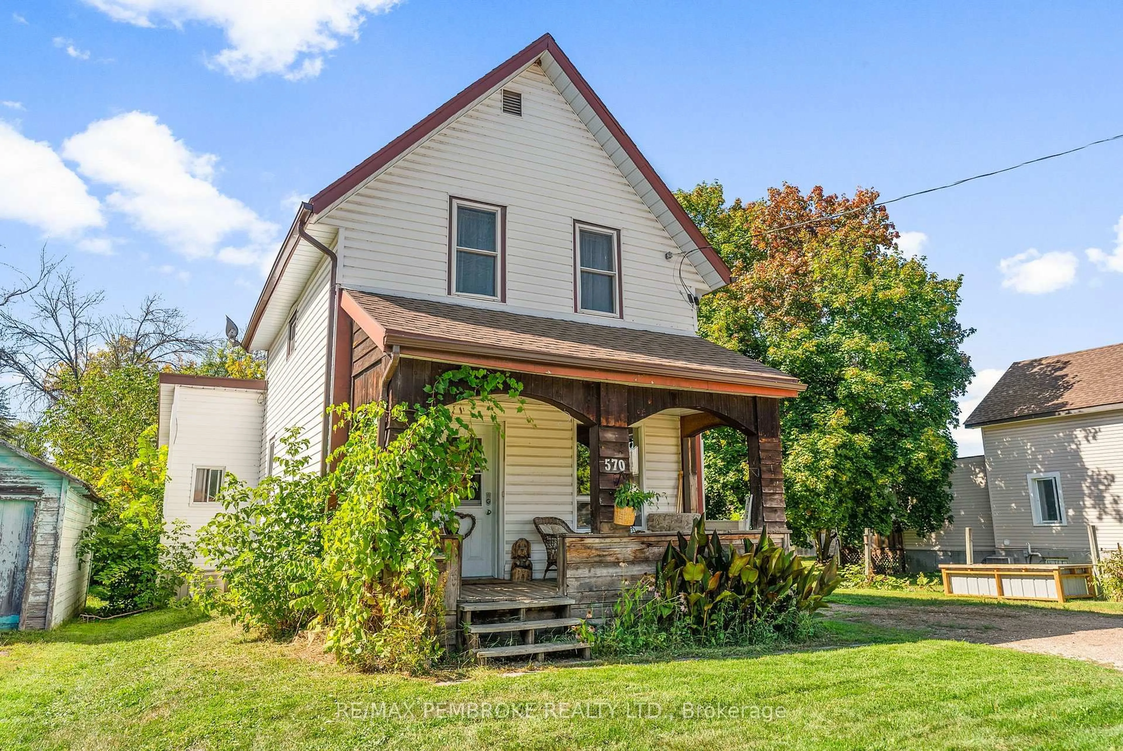 Home with vinyl exterior material, street for 570 Eganville Rd, Pembroke Ontario K8A 4E9