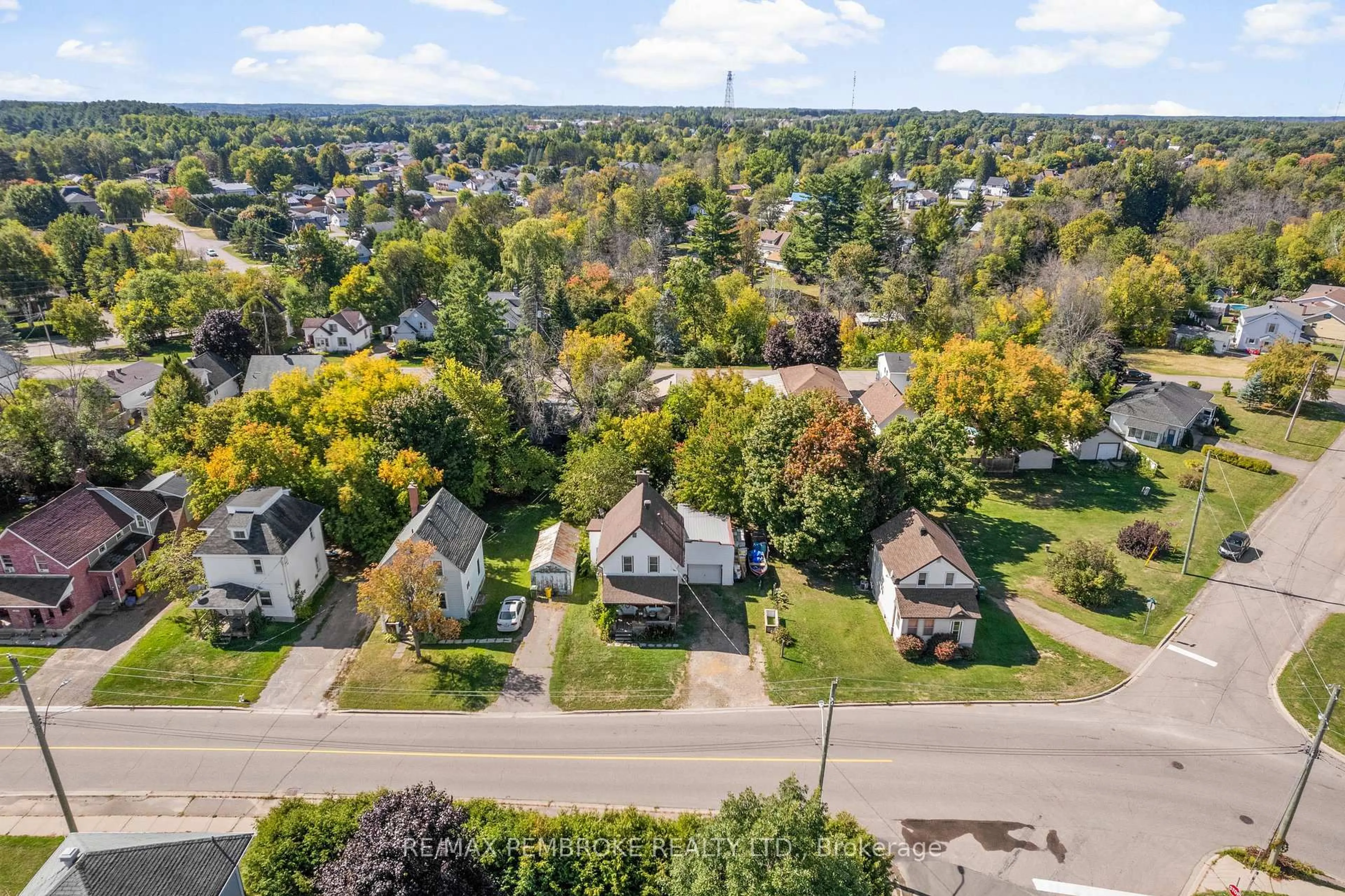 A pic from outside/outdoor area/front of a property/back of a property/a pic from drone, street for 570 Eganville Rd, Pembroke Ontario K8A 4E9