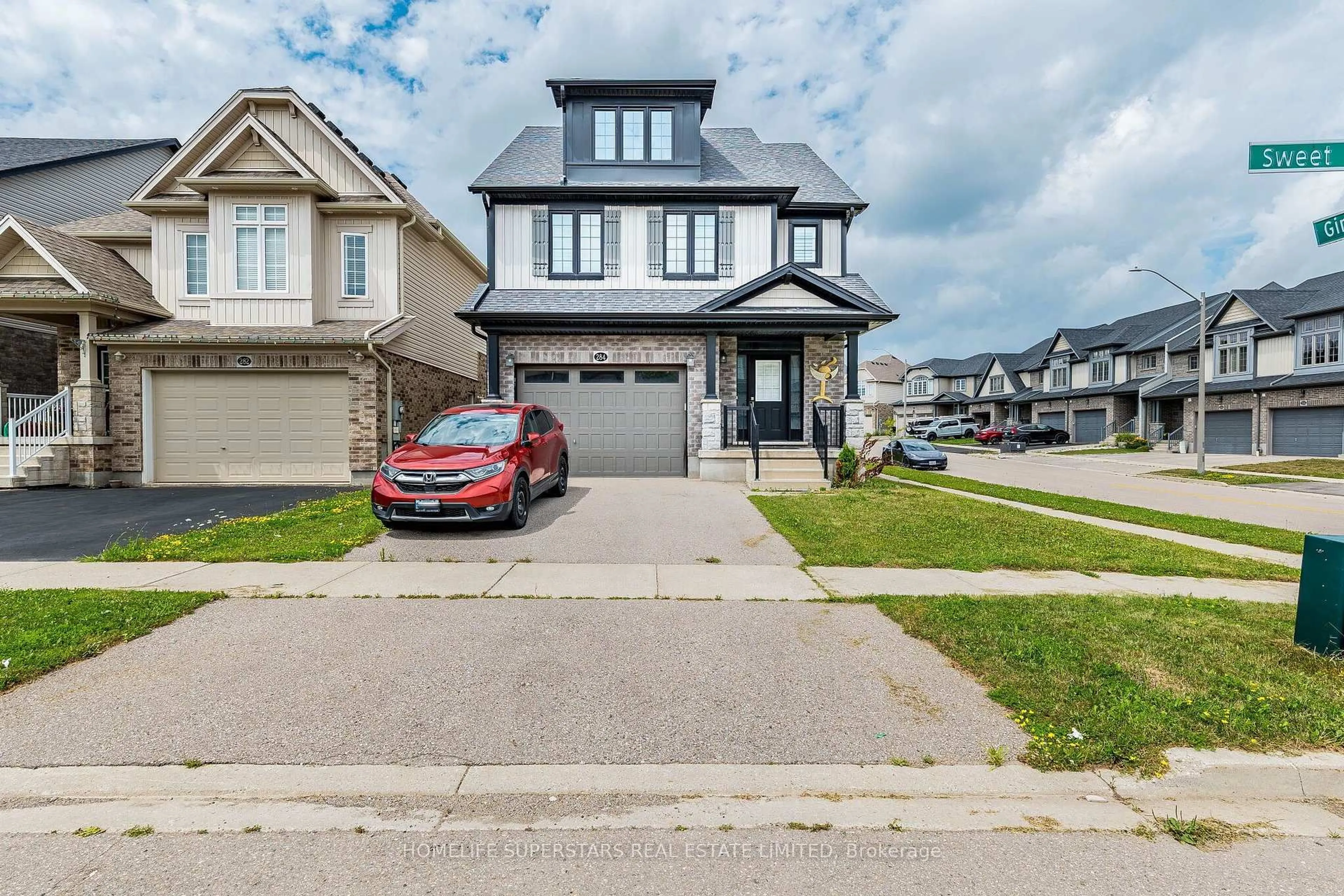 A pic from outside/outdoor area/front of a property/back of a property/a pic from drone, street for 284 Sweet Gale St, Waterloo Ontario N2J 3Z4