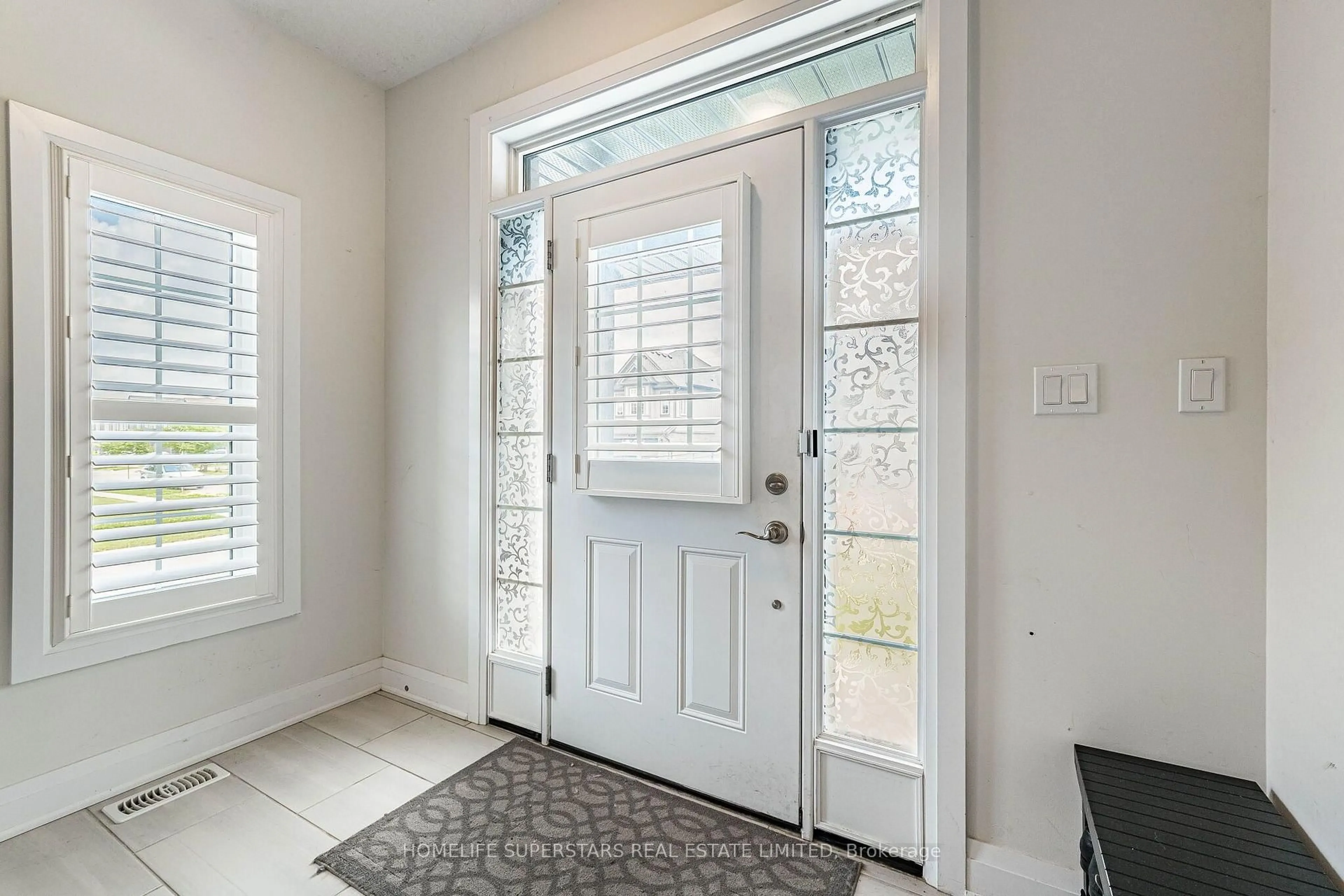 Indoor entryway for 284 Sweet Gale St, Waterloo Ontario N2J 3Z4